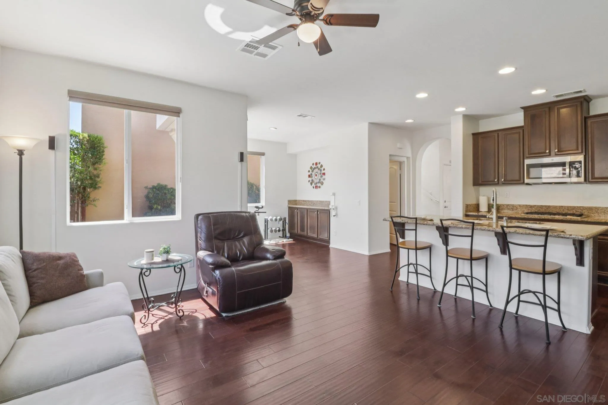 https://cdn.realtyfeed.com/cdn/127/250038117/eca58f75b4401e799bee4f9b25dab817.webp