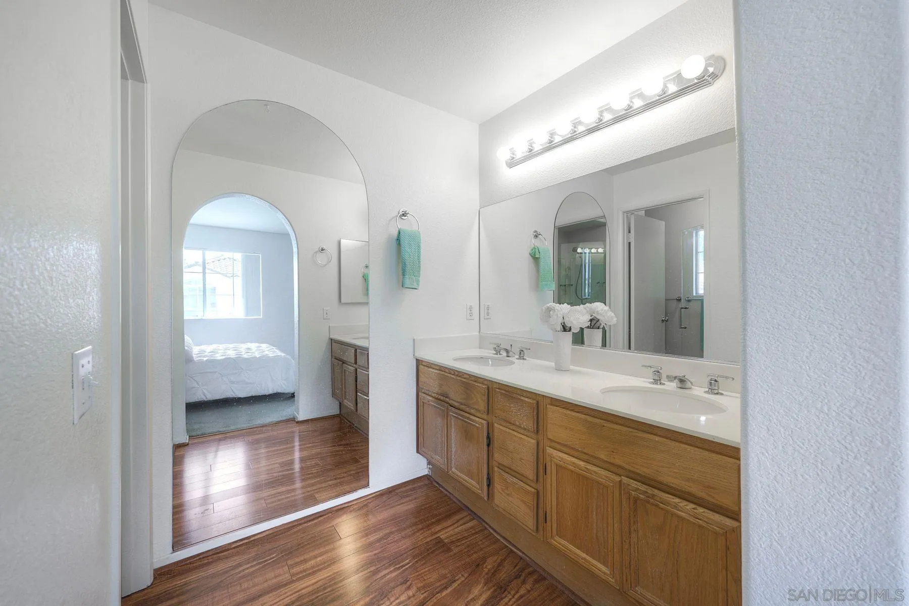 https://cdn.realtyfeed.com/cdn/127/250038118/011697994e8a2b2f6165dc972ca269f8.webp
