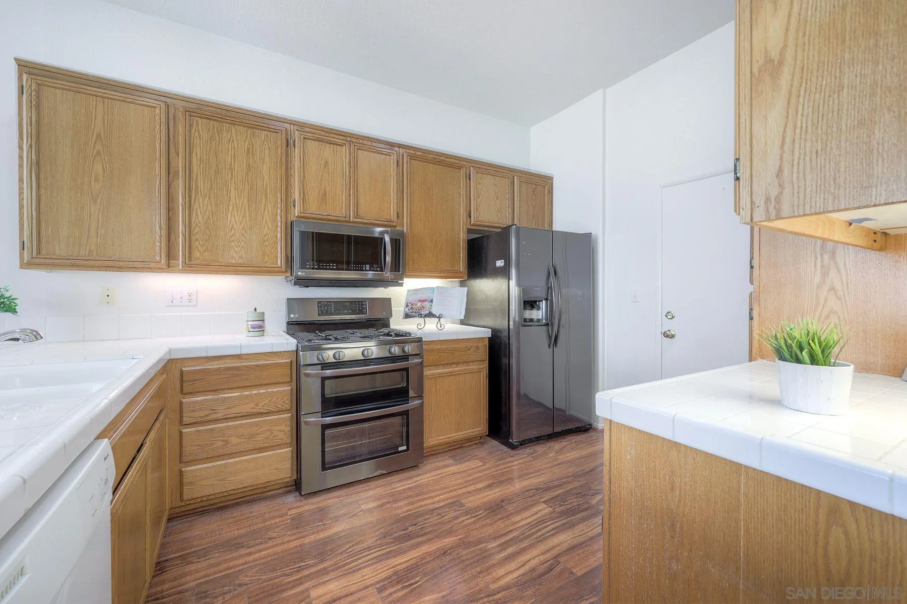 https://cdn.realtyfeed.com/cdn/127/250038118/58344c26b4e3060415322f1533dac27c.webp