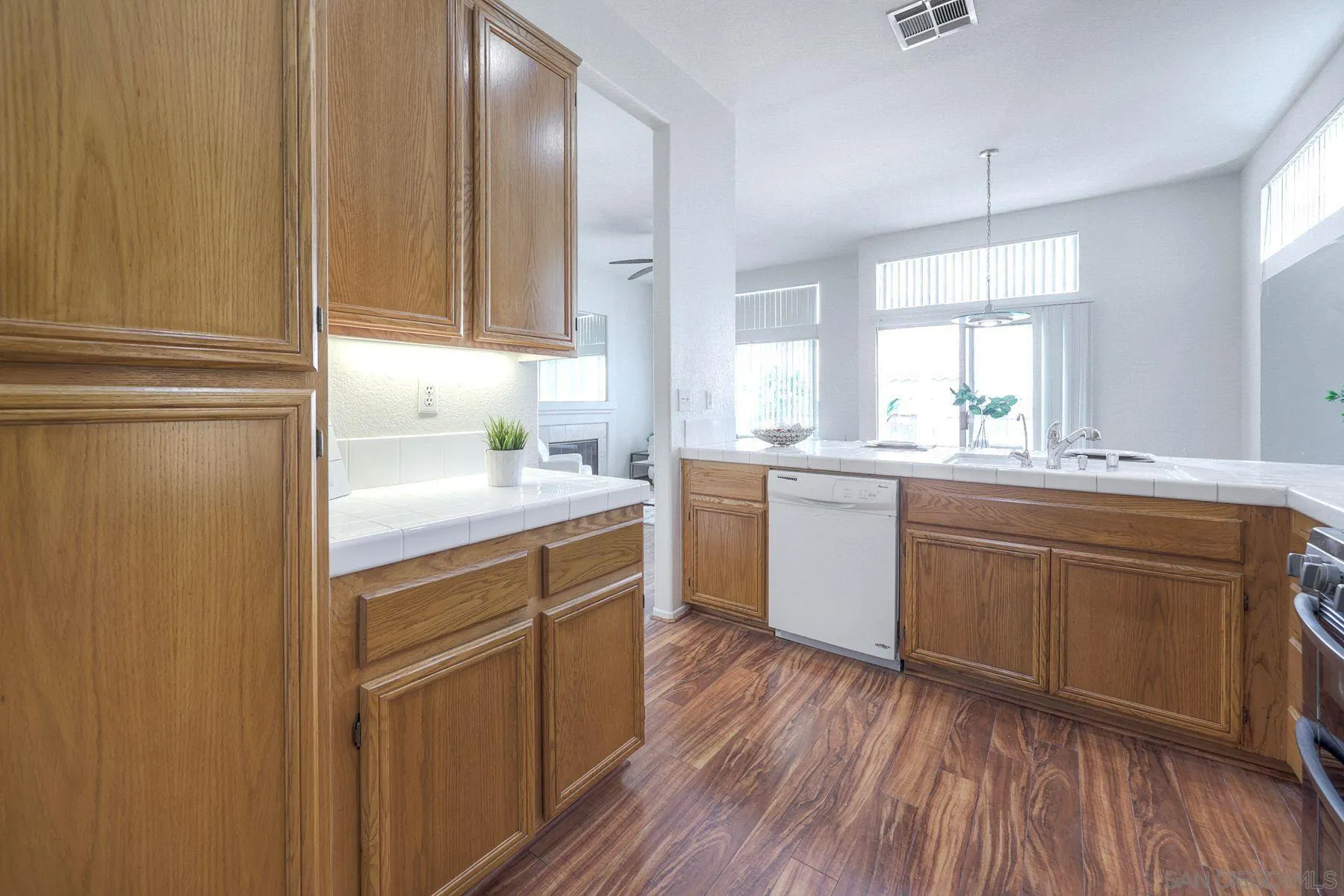 https://cdn.realtyfeed.com/cdn/127/250038118/5a37f1519339cddc5c4e81b996c7f0be.webp