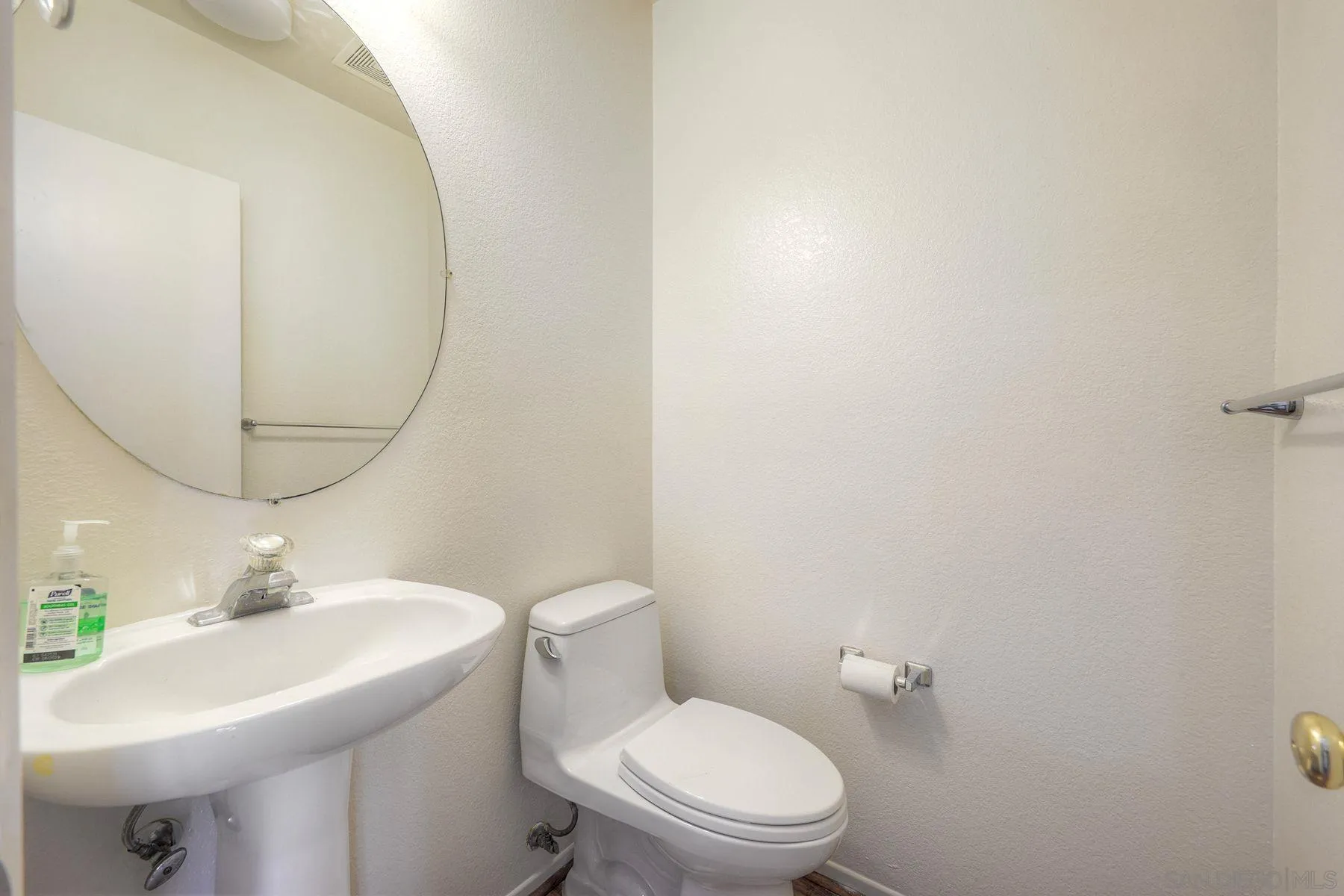 https://cdn.realtyfeed.com/cdn/127/250038118/8357670597316bb571f396a2661f9689.webp