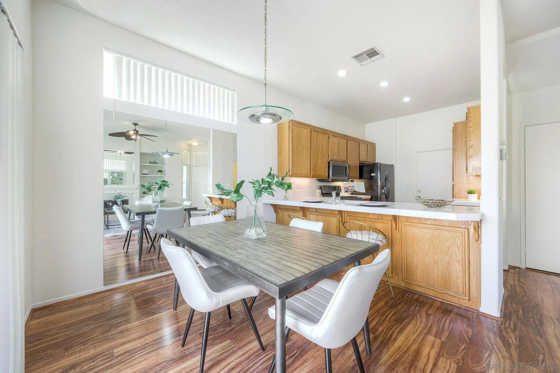 https://cdn.realtyfeed.com/cdn/127/250038118/8c07f53ea362b0404ead948008f3d748.webp