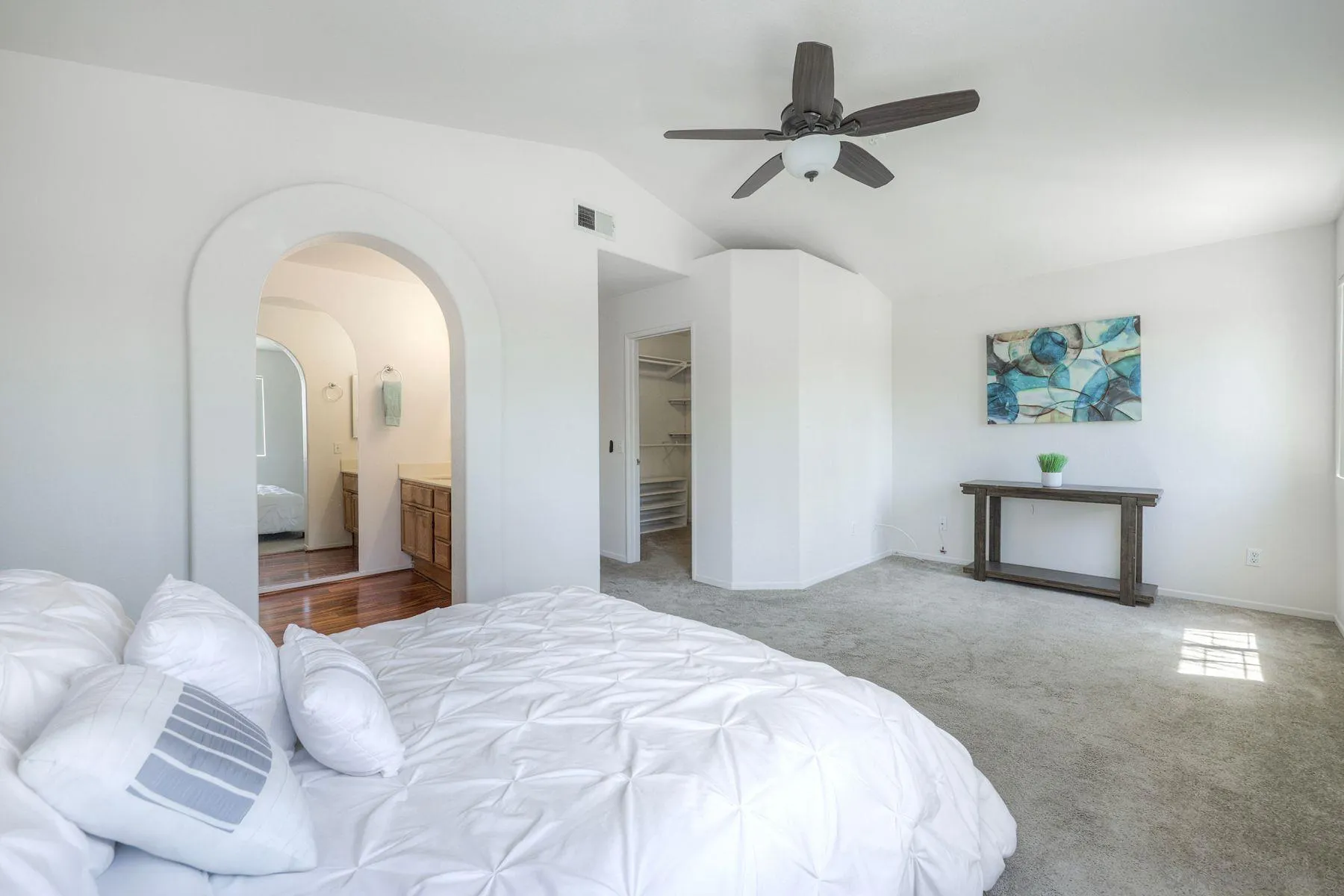 https://cdn.realtyfeed.com/cdn/127/250038118/a6a9e0f8adb4dc9b1e72774d448f1de7.webp