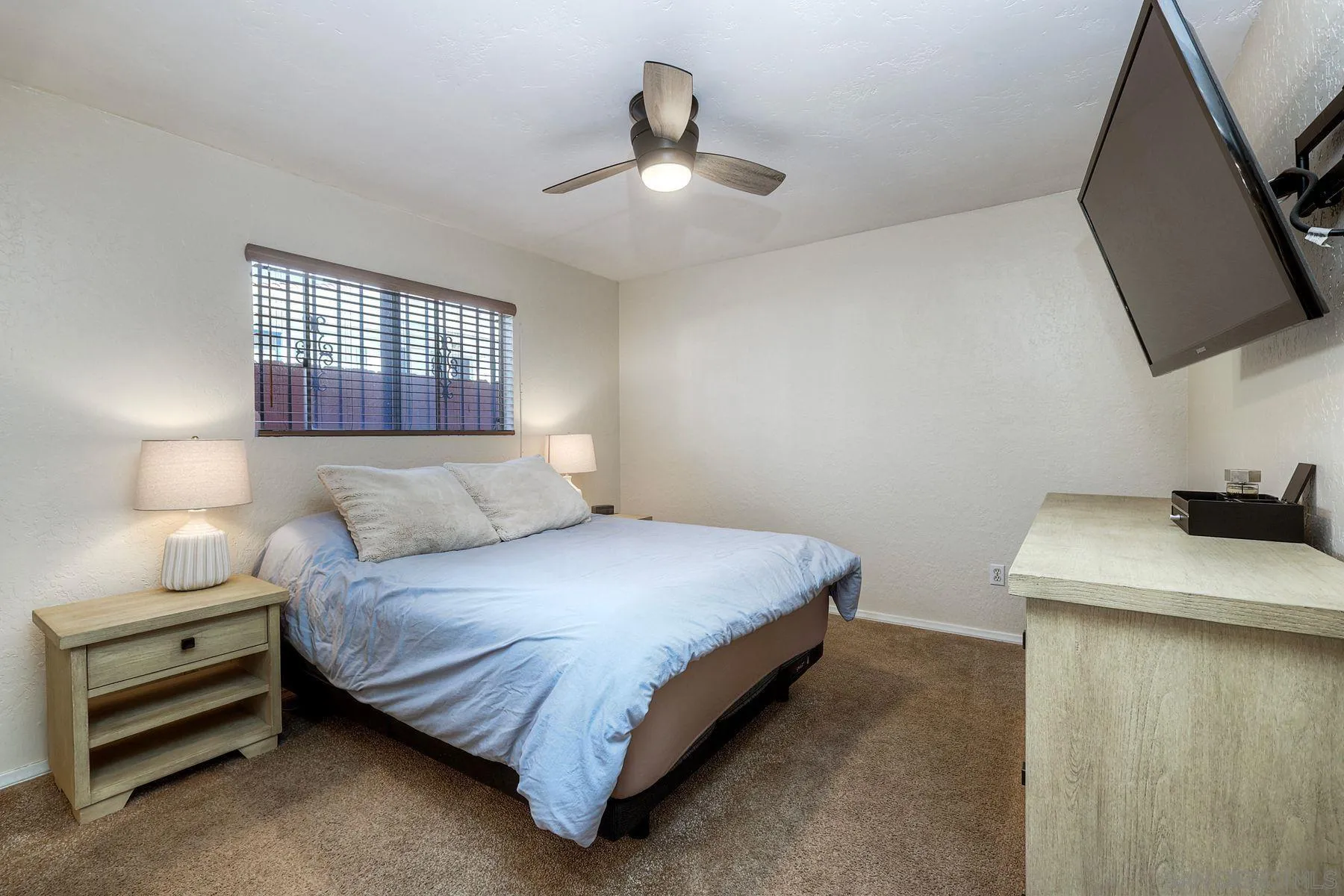 https://cdn.realtyfeed.com/cdn/127/250038120/24436e4cd2f7df809c75f7267a7694d8.webp