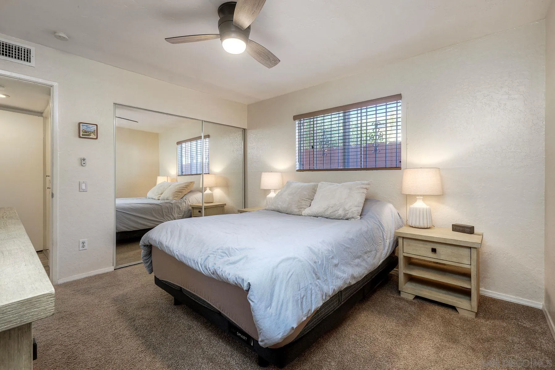 https://cdn.realtyfeed.com/cdn/127/250038120/35836f04e5083bd039566eec1d4688f6.webp