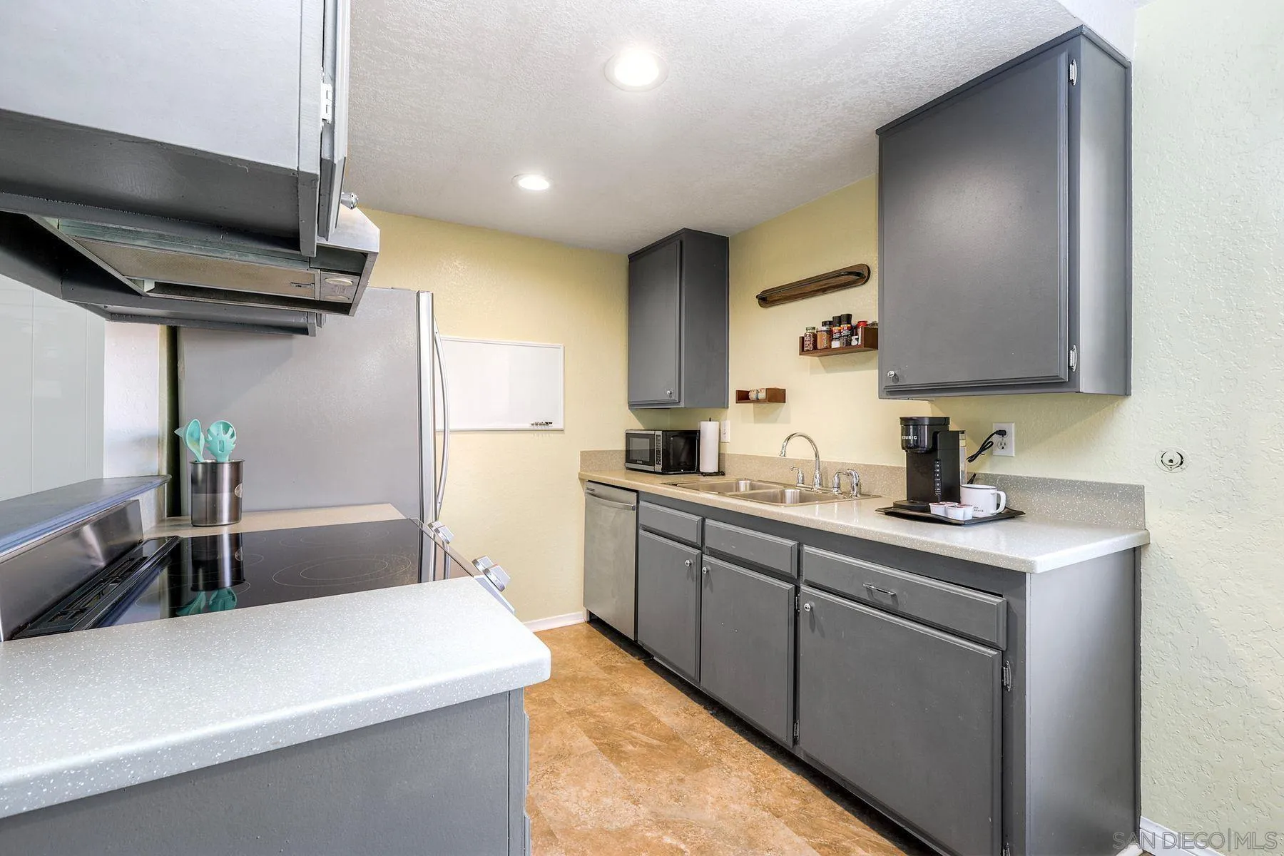https://cdn.realtyfeed.com/cdn/127/250038120/c082b3ffe98edfcce81d4abac0f8806d.webp