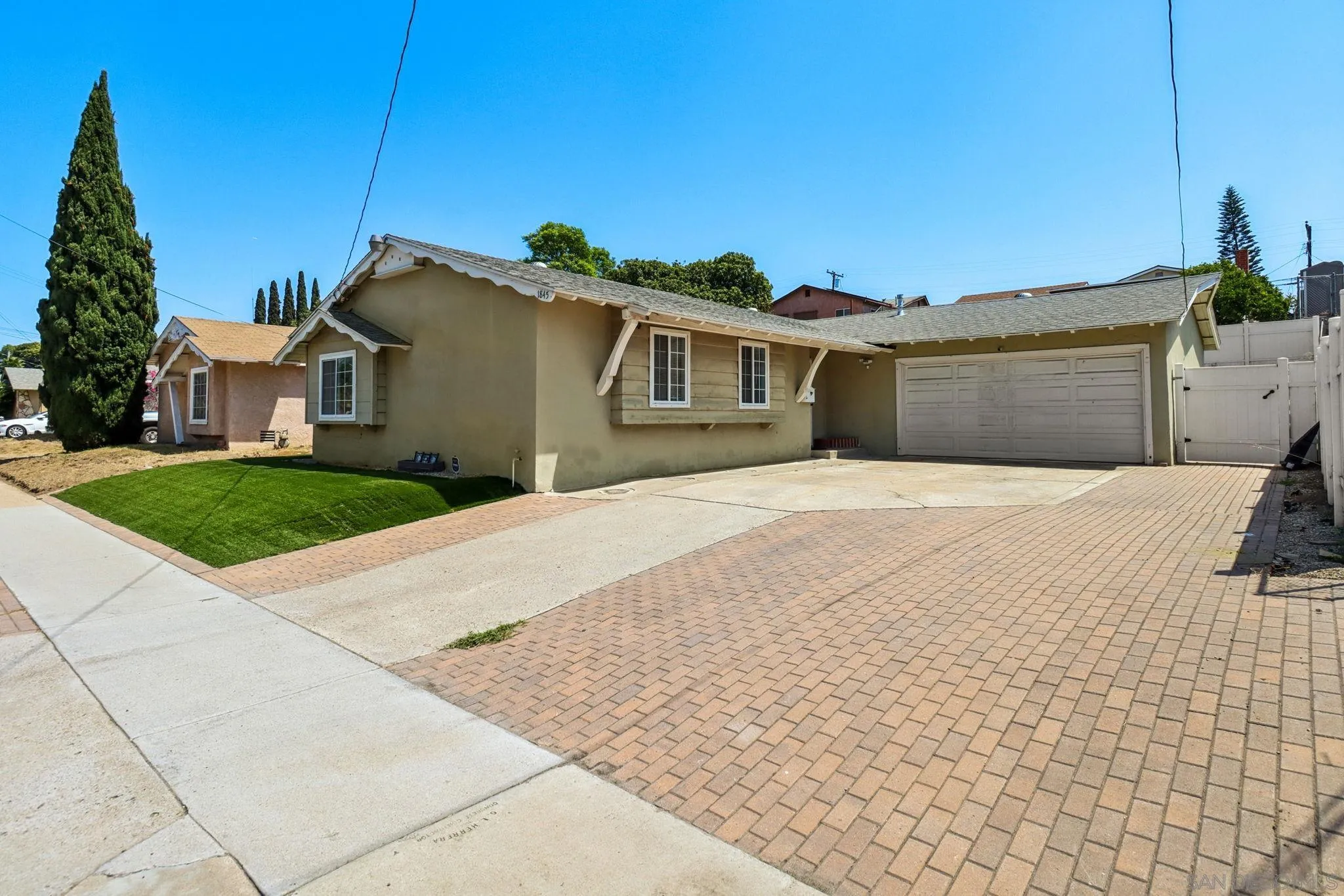 https://cdn.realtyfeed.com/cdn/127/250038124/439d25f517a170922982c50b184f9aac.webp