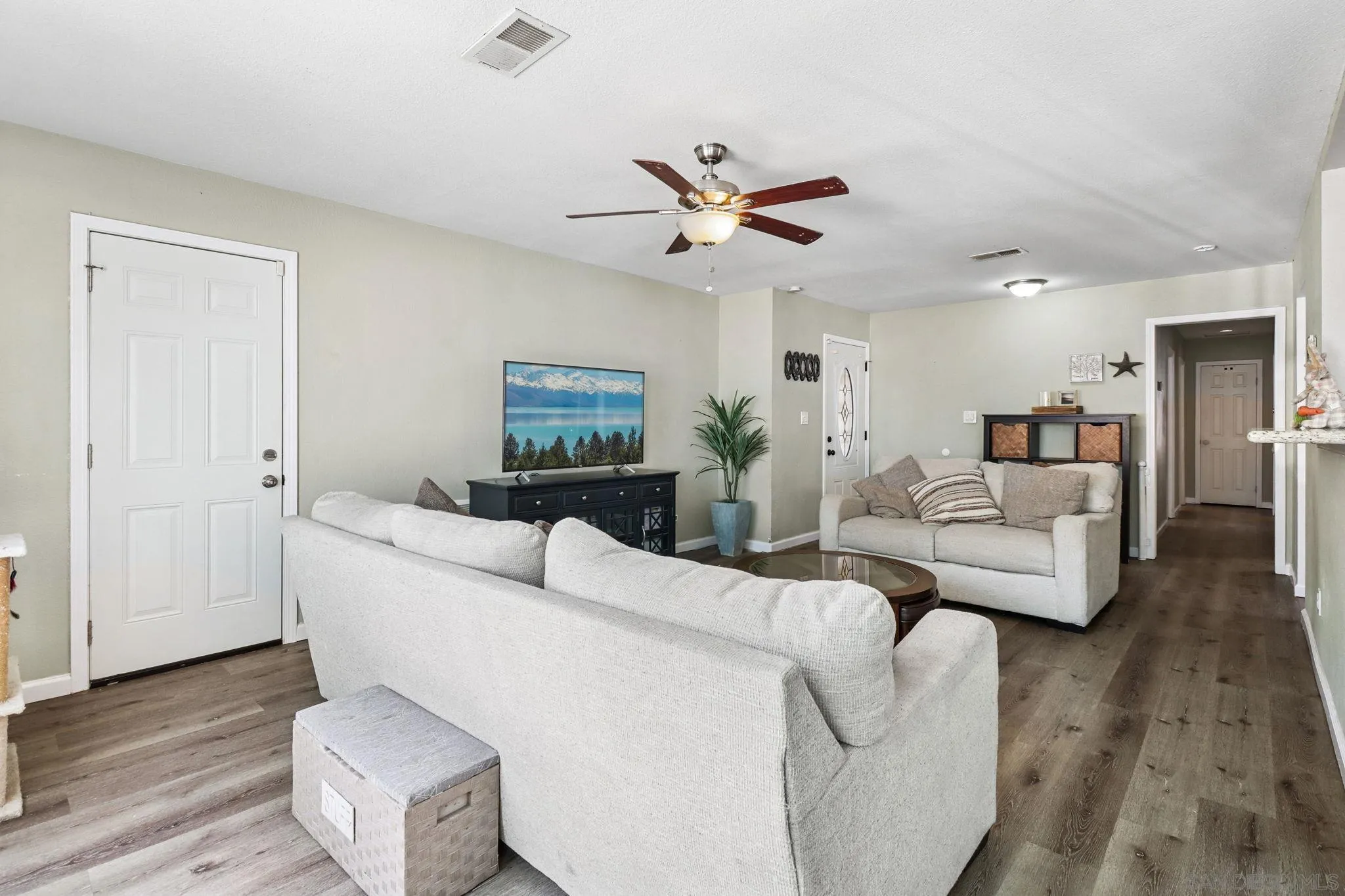 https://cdn.realtyfeed.com/cdn/127/250038124/976f5af292494b67136d1ced9625a39e.webp