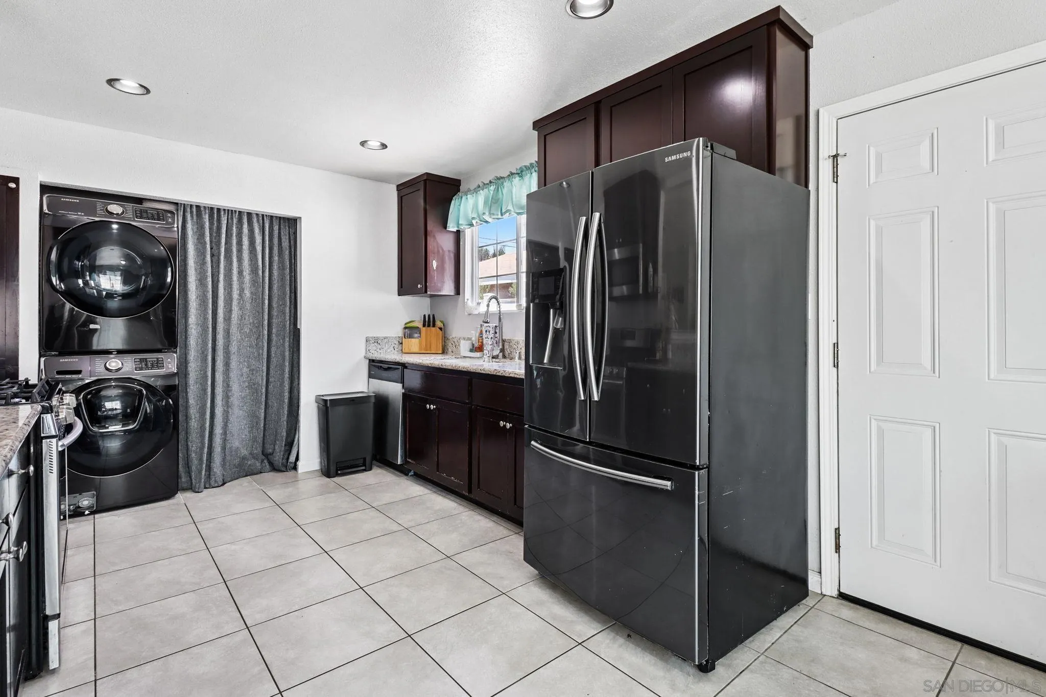 https://cdn.realtyfeed.com/cdn/127/250038124/ec362820d10d94792df76f3b4d654841.webp