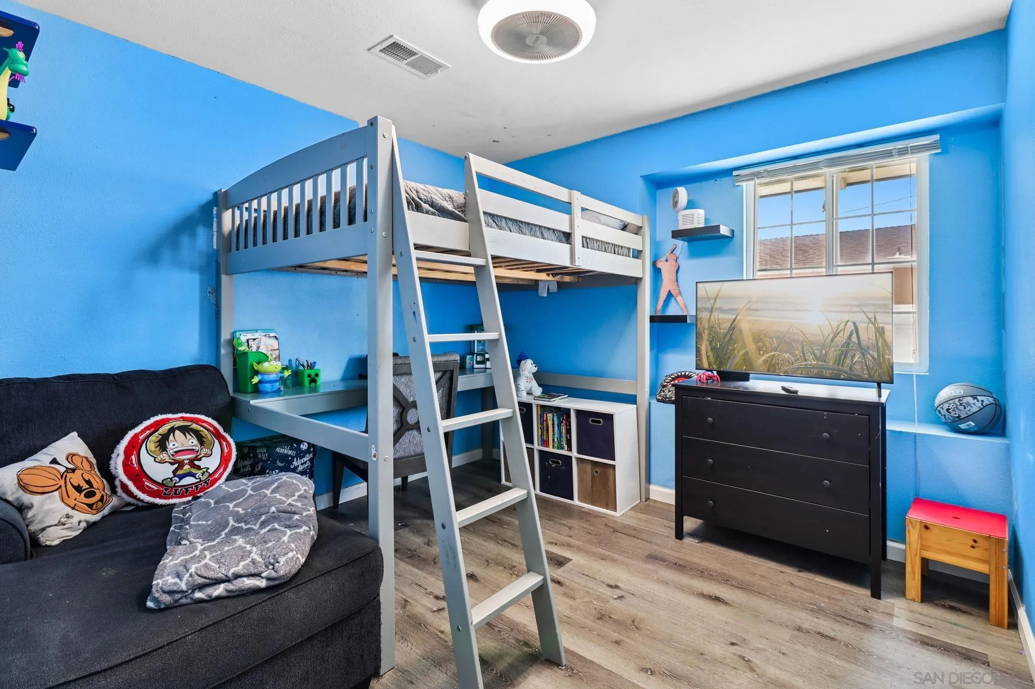 https://cdn.realtyfeed.com/cdn/127/250038124/f413ecc132506519fddaa78a7ab5b501.webp