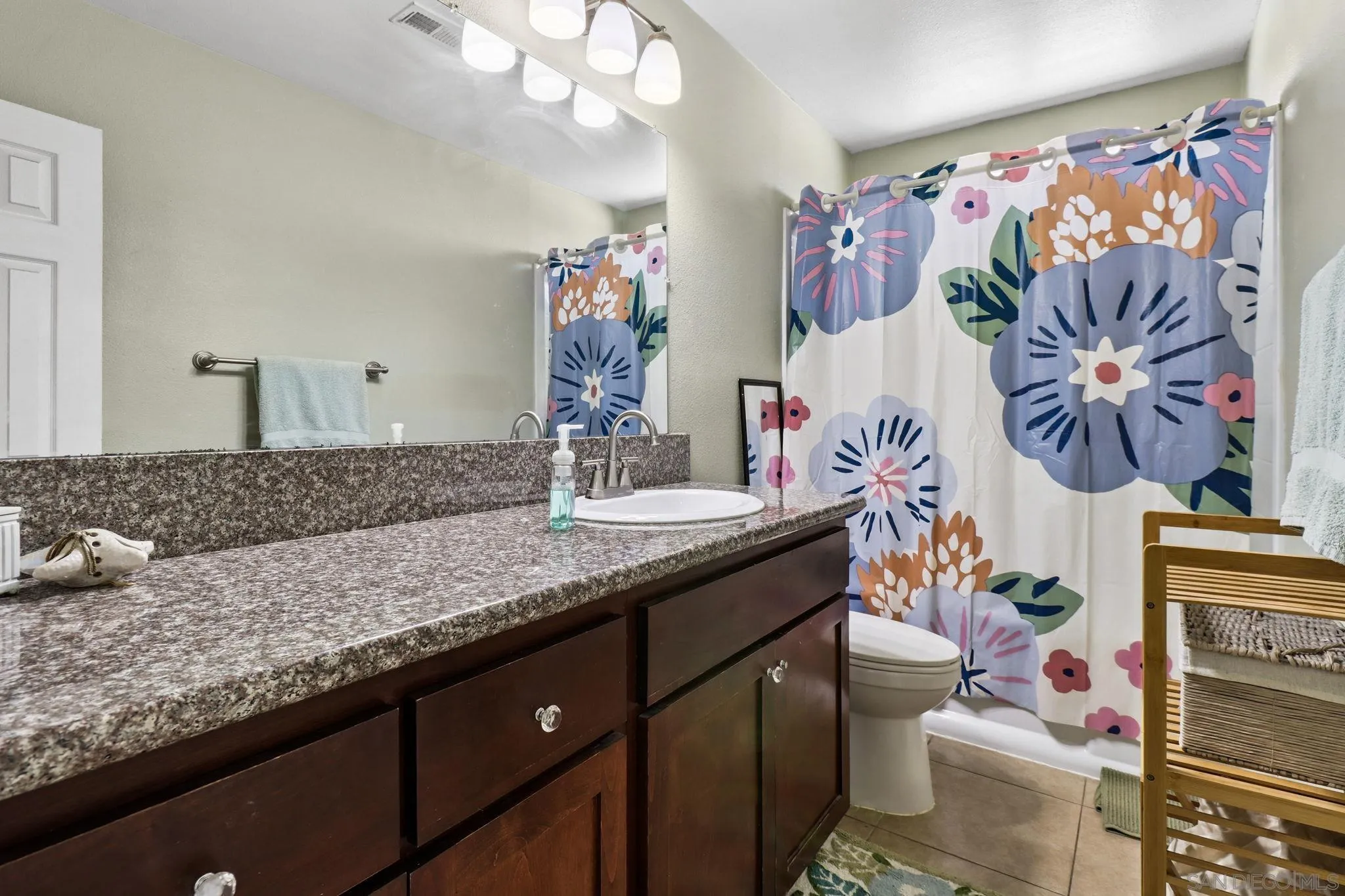 https://cdn.realtyfeed.com/cdn/127/250038124/f79b0ae4dc2d4cfc5bc7b101bb5511f8.webp