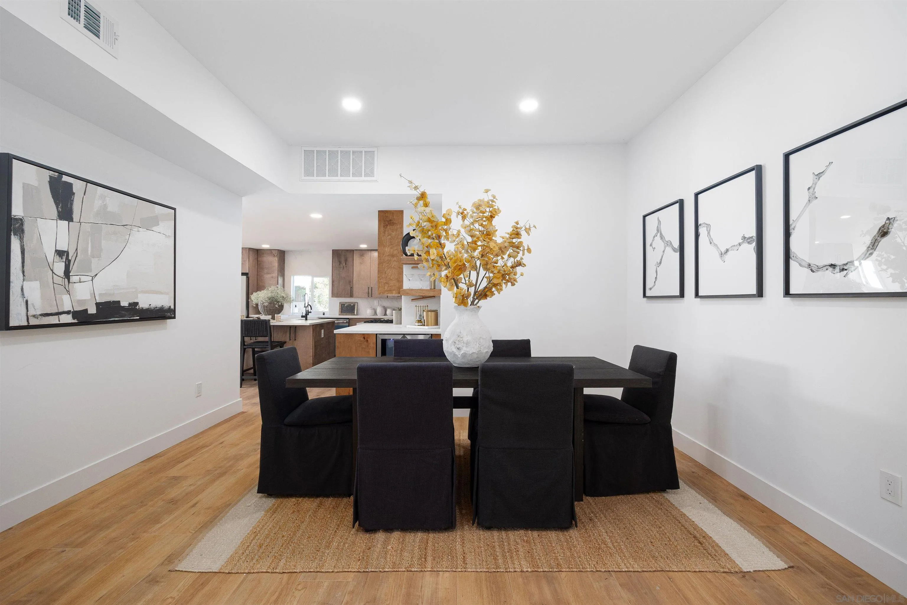 https://cdn.realtyfeed.com/cdn/127/250038125/77224001627f160f81335770152cc080.webp