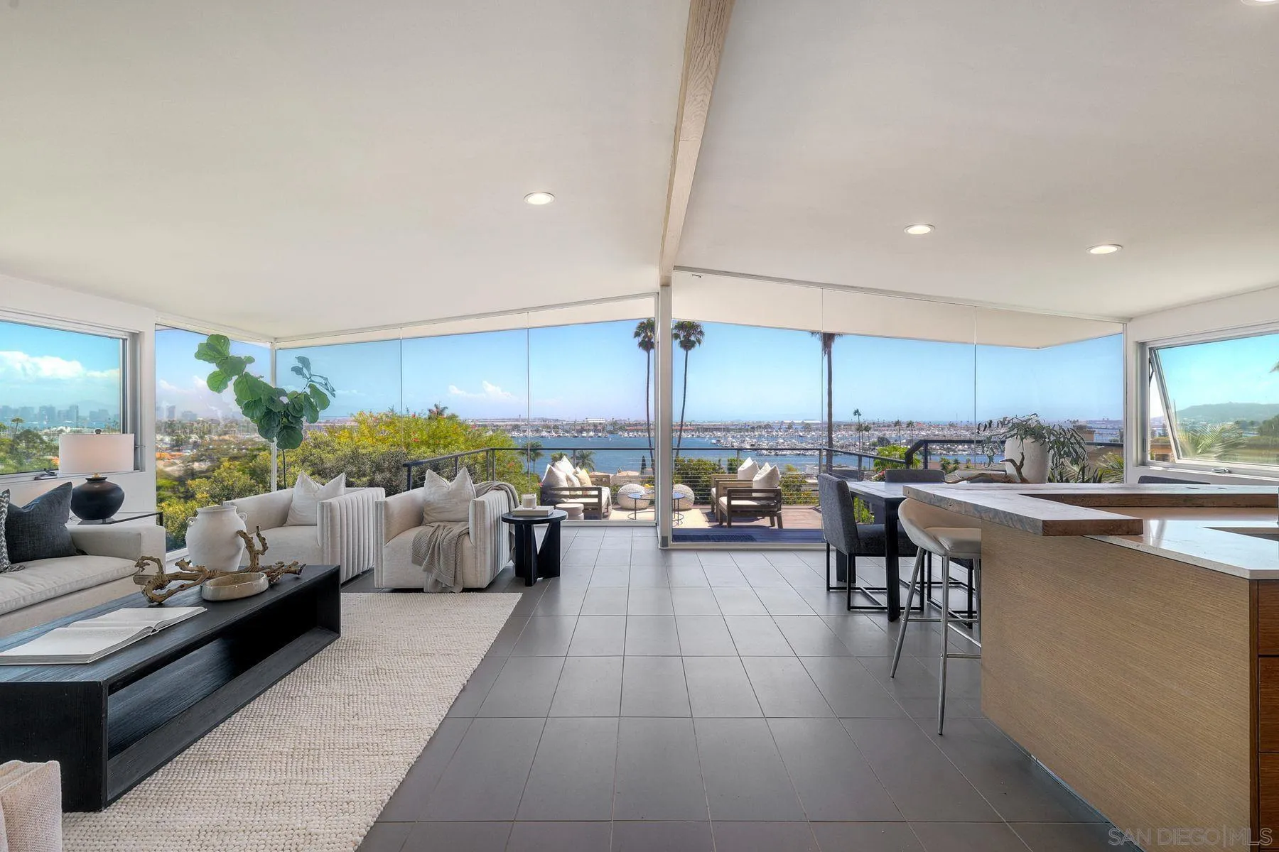 https://cdn.realtyfeed.com/cdn/127/250038126/02b09755d89f265858b918d0ab7f60b8.webp