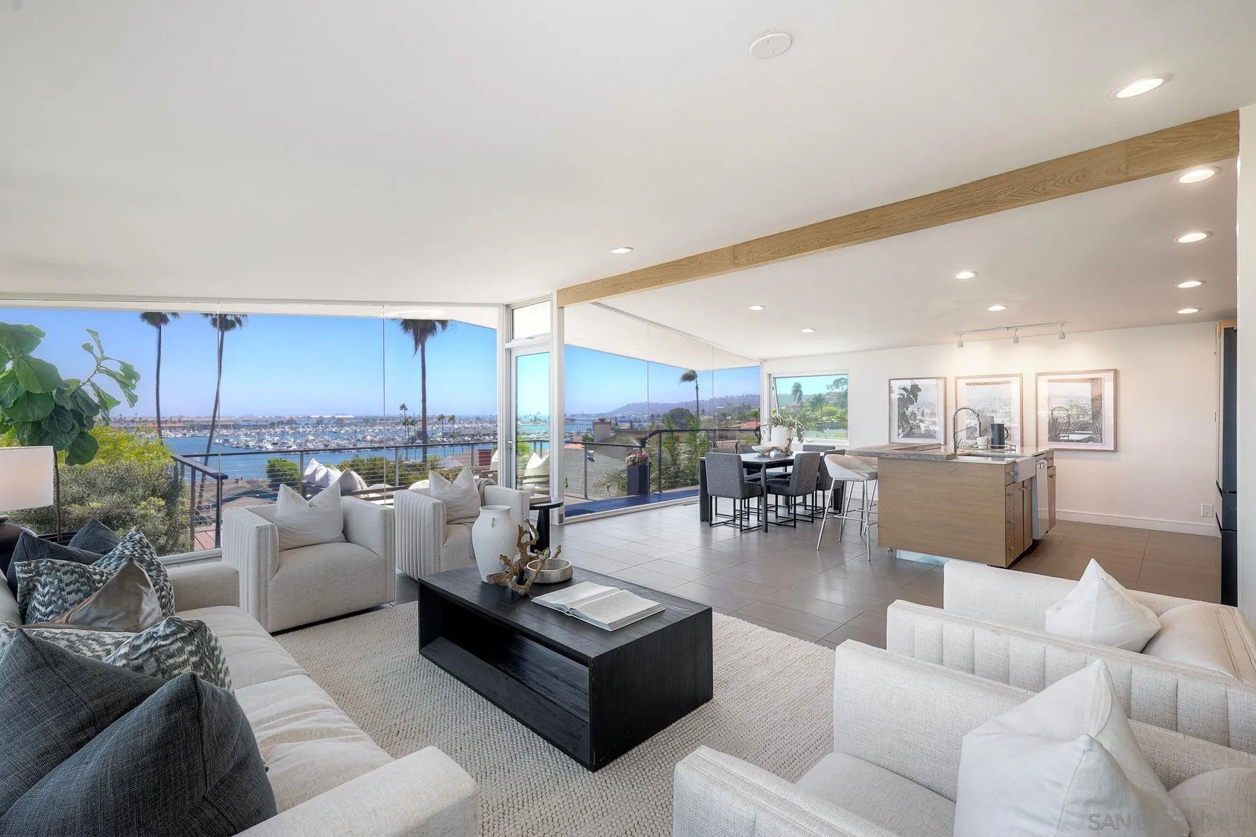 https://cdn.realtyfeed.com/cdn/127/250038126/1f18fe5b53c1c28bc2c3ba6b8a518893.webp