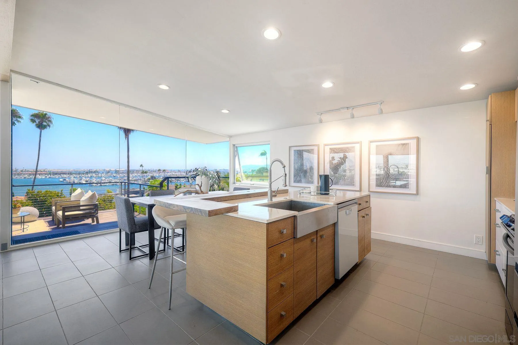 https://cdn.realtyfeed.com/cdn/127/250038126/77bec9d72c3993c65b91ee7f6aa93737.webp