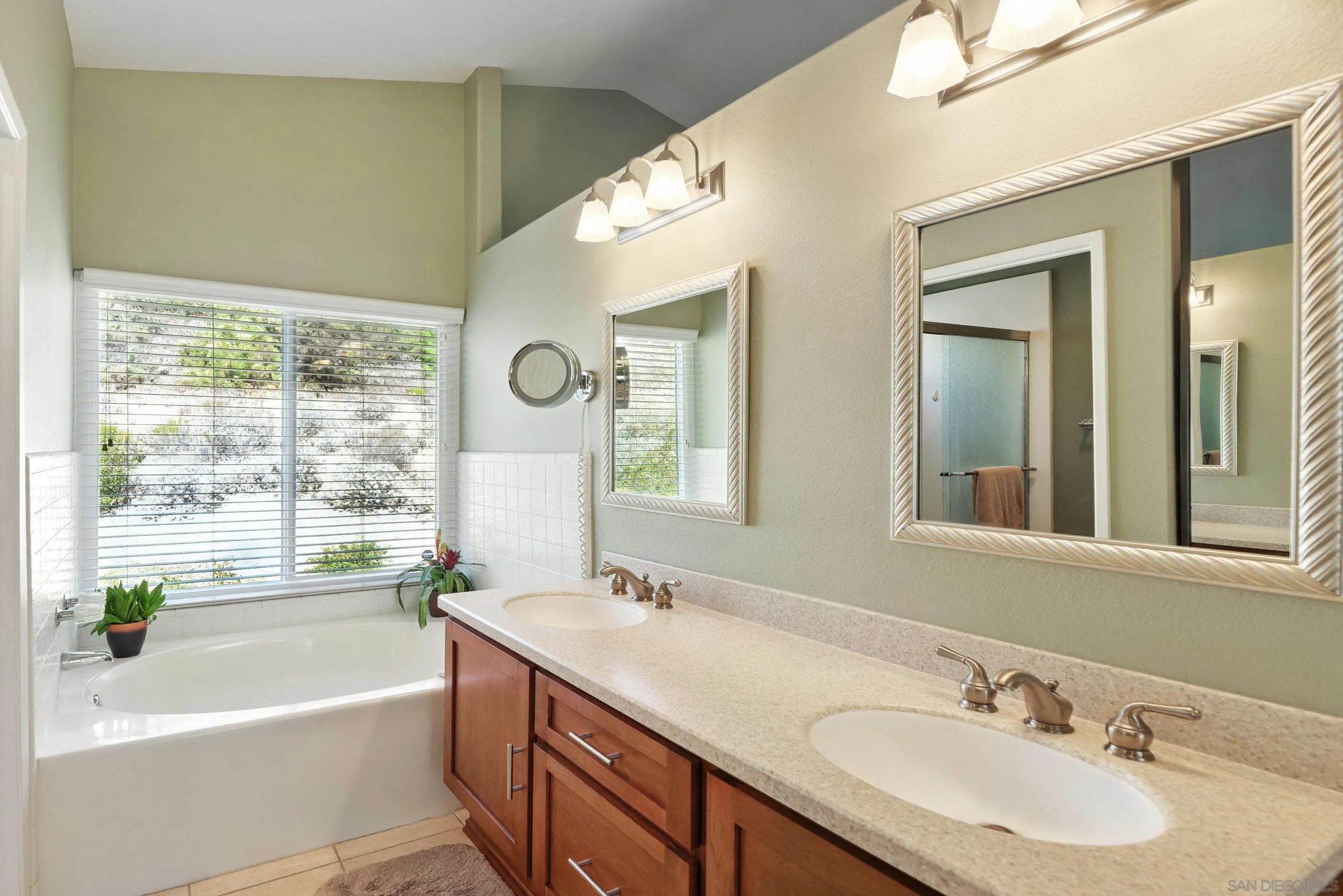https://cdn.realtyfeed.com/cdn/127/250038127/30c3b980b8d659de2fcf2627d2d32c84.webp