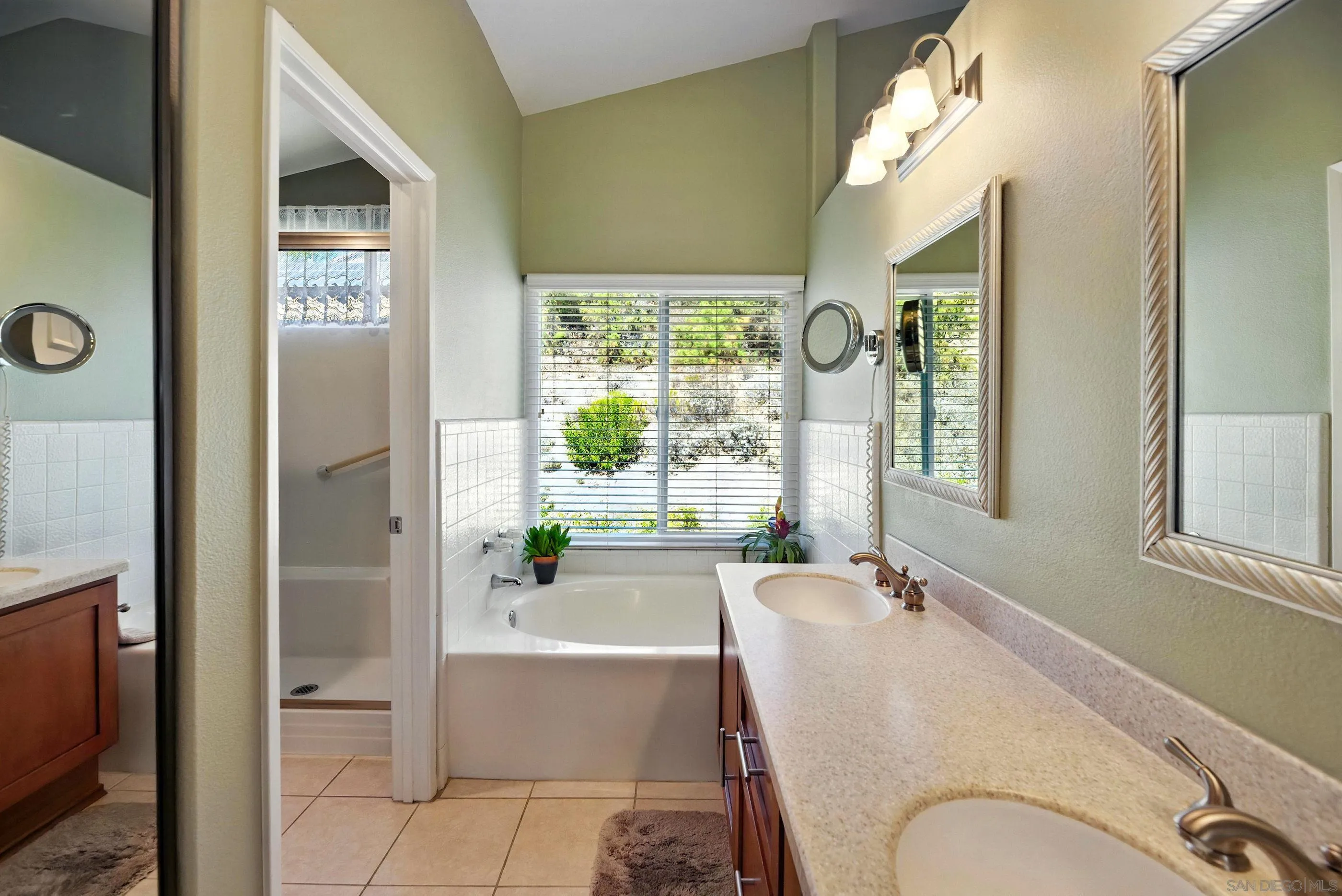 https://cdn.realtyfeed.com/cdn/127/250038127/52ce49bbafa3f64a4df19939733dc658.webp