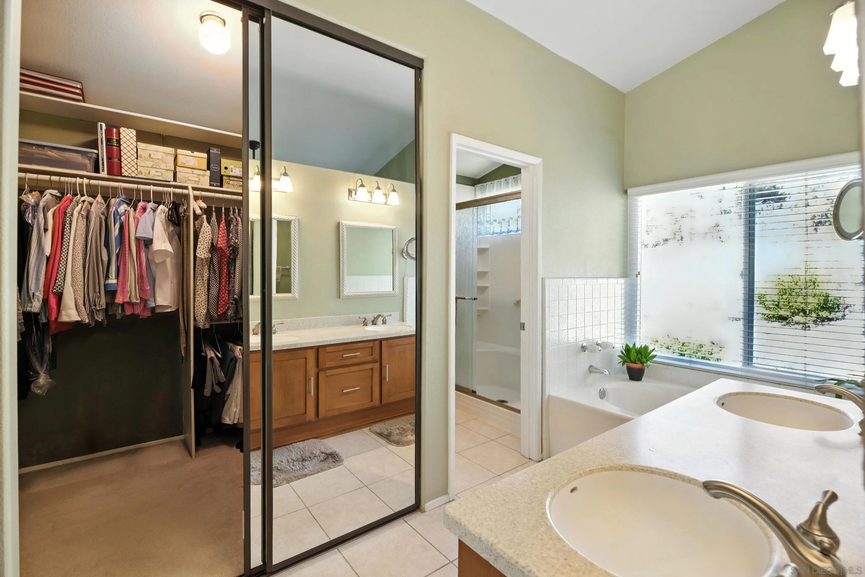https://cdn.realtyfeed.com/cdn/127/250038127/f7be64686feed1646c85d89bfb2a99d2.webp