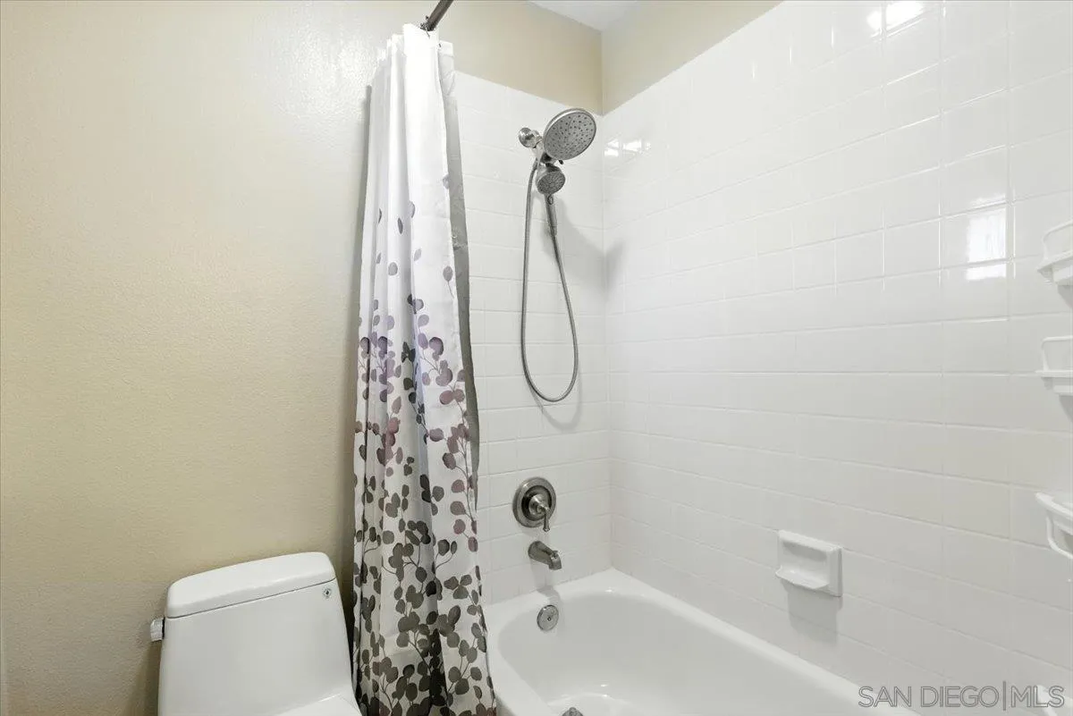 https://cdn.realtyfeed.com/cdn/127/250038129/c4e0ff761df962100666e56e08378a96.webp