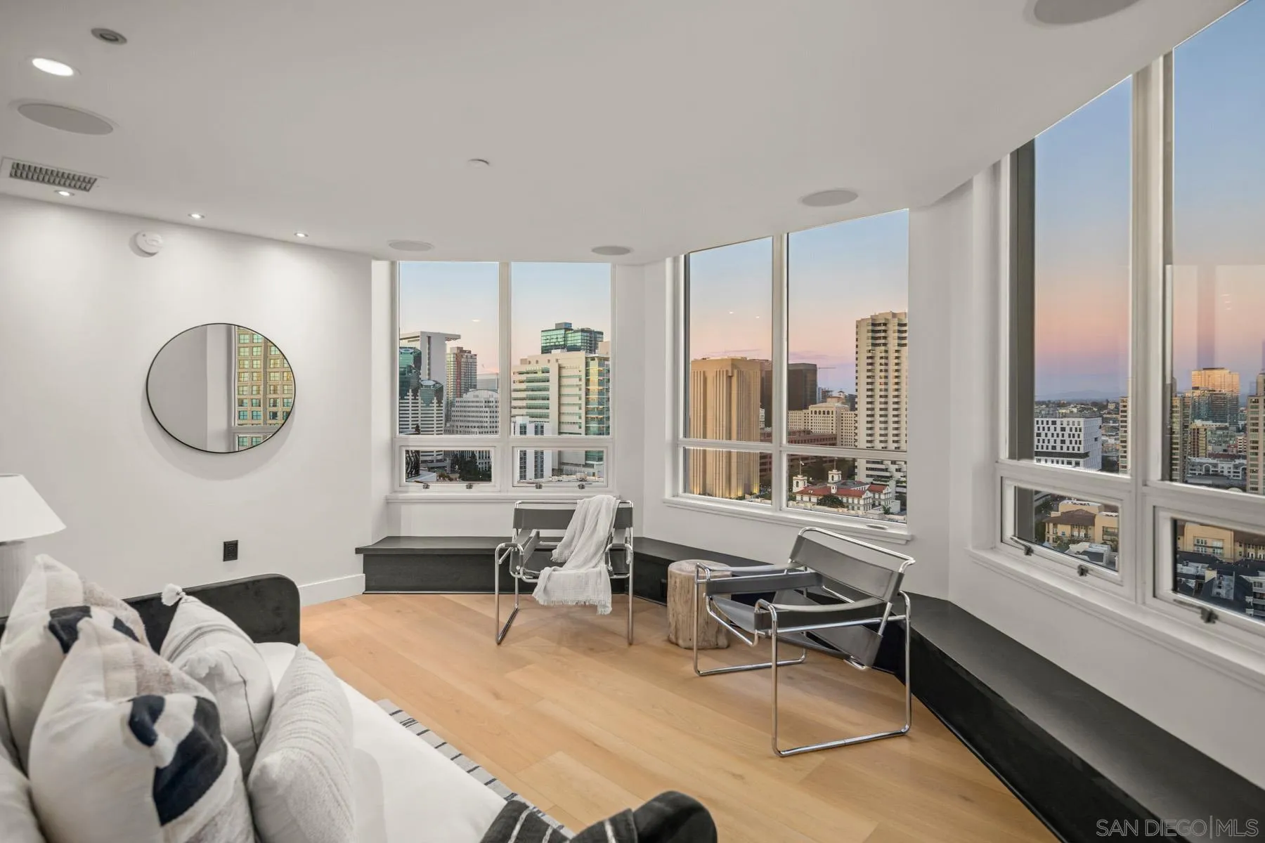 https://cdn.realtyfeed.com/cdn/127/250038131/de64f06cf0d83e0f9aab95ce1d7629e5.webp
