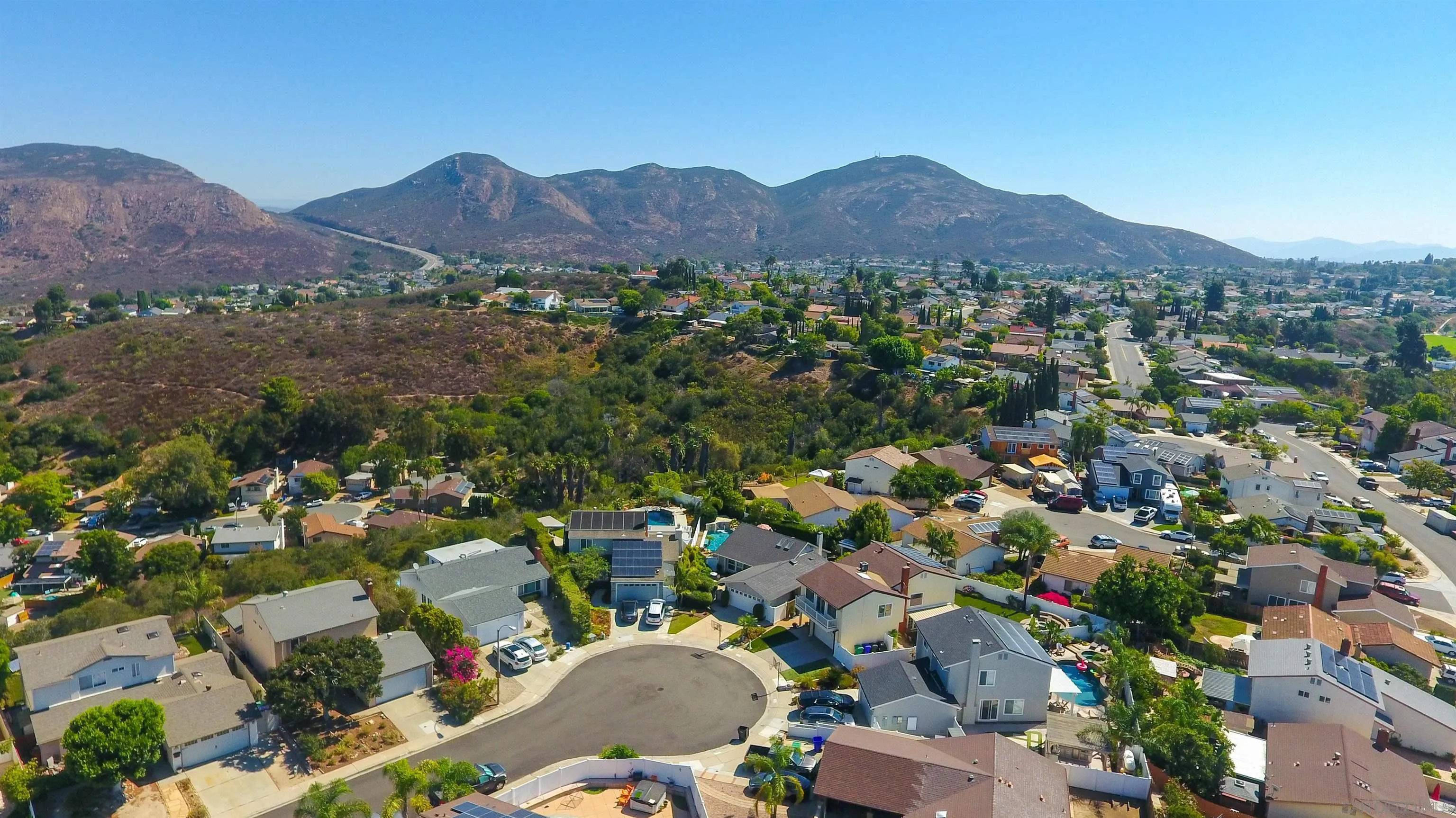 https://cdn.realtyfeed.com/cdn/127/250038133/50b1226930ae538a33165f593a82d029.webp