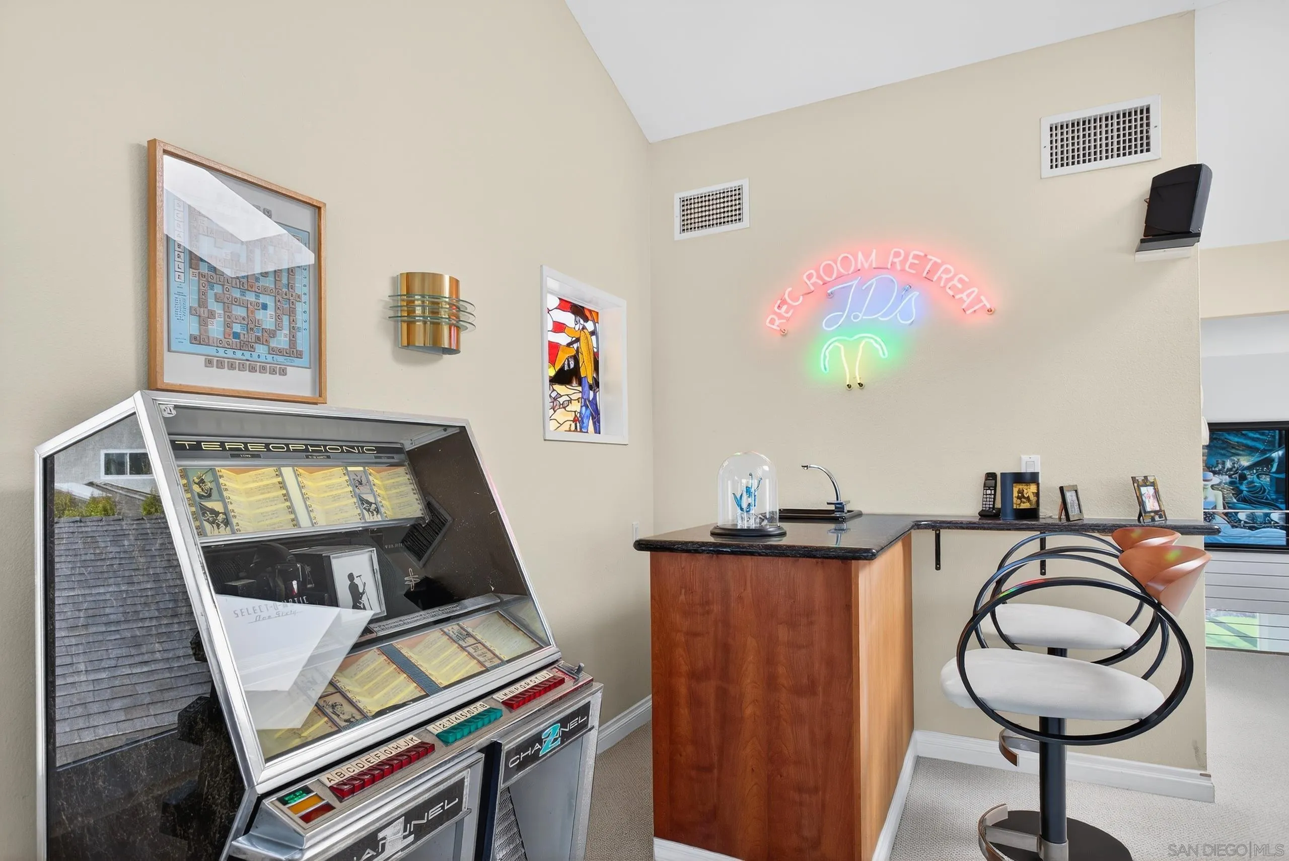 https://cdn.realtyfeed.com/cdn/127/250038133/ff8197abc3e54cb3e0793b39ba2dd32d.webp