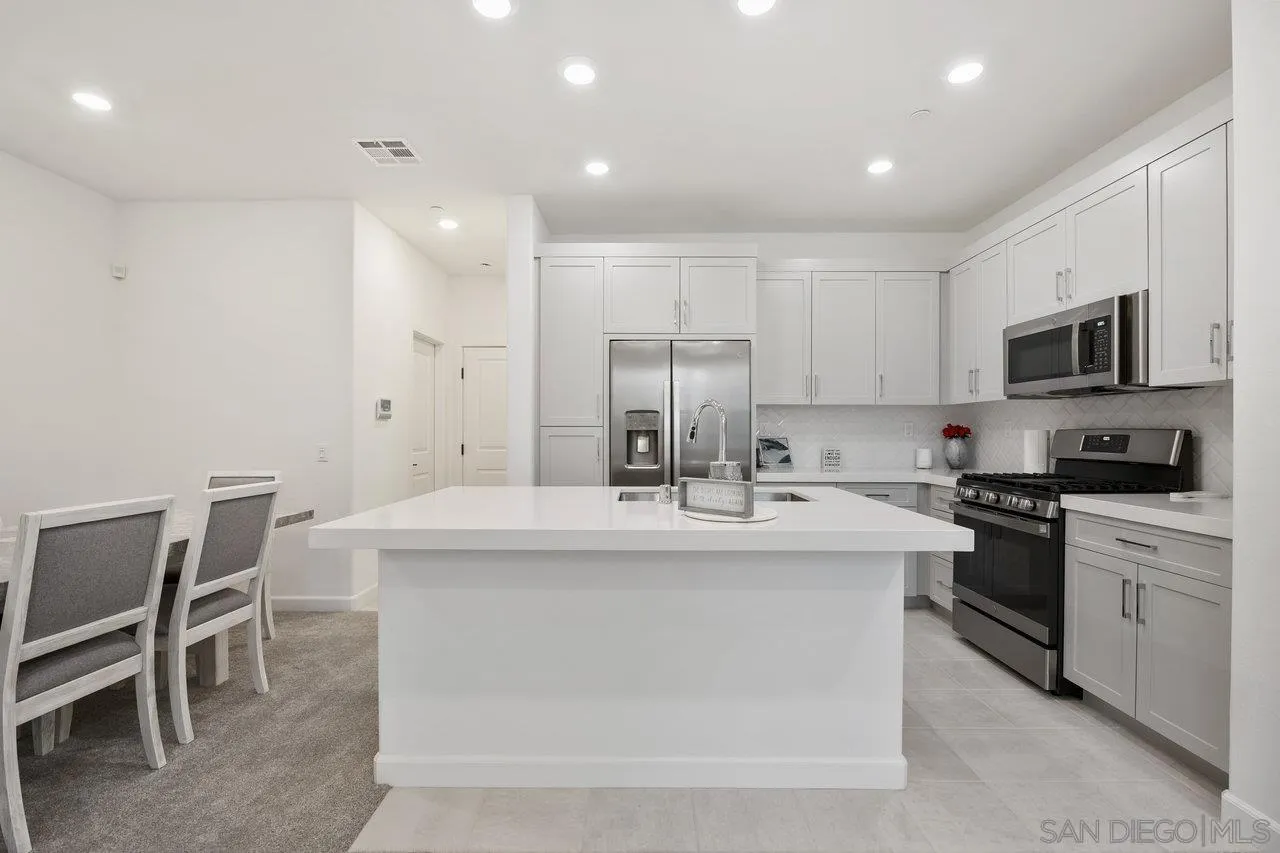 https://cdn.realtyfeed.com/cdn/127/250038137/9dacb80d394dcfd993967c1e6282e971.webp