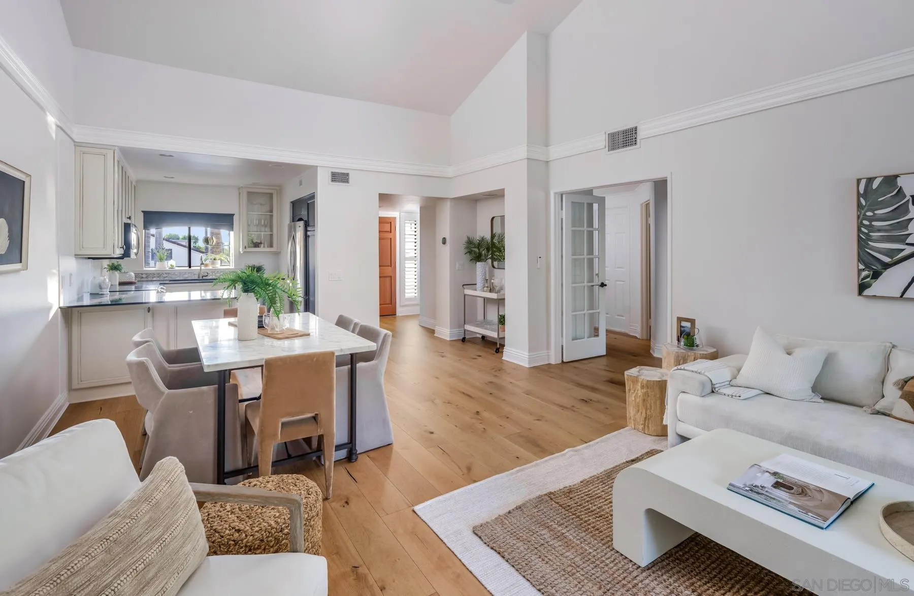 https://cdn.realtyfeed.com/cdn/127/250038138/7abf6f9c45b3e841a5cb6867d98639c0.webp
