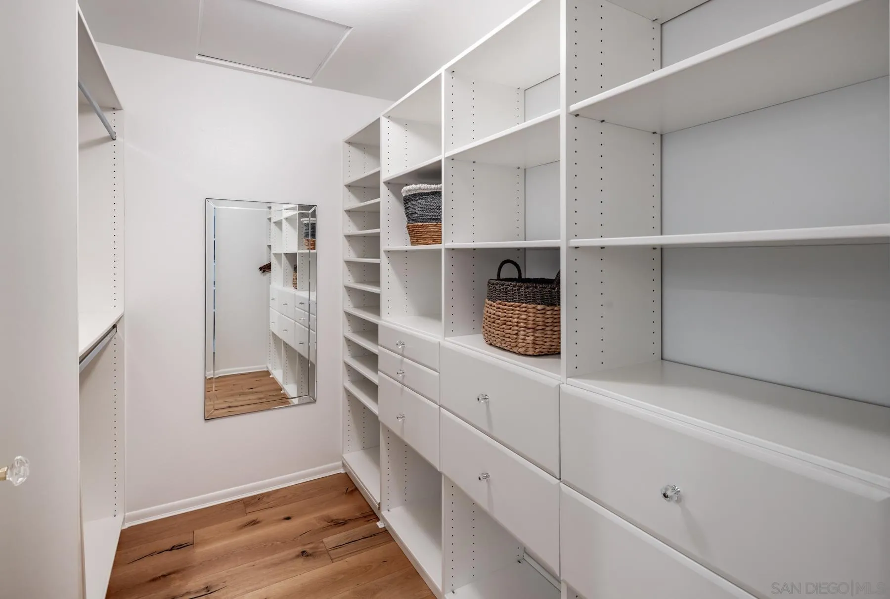 https://cdn.realtyfeed.com/cdn/127/250038138/e59c8c7cbf246f6f0e4a9a3953c2ed2b.webp