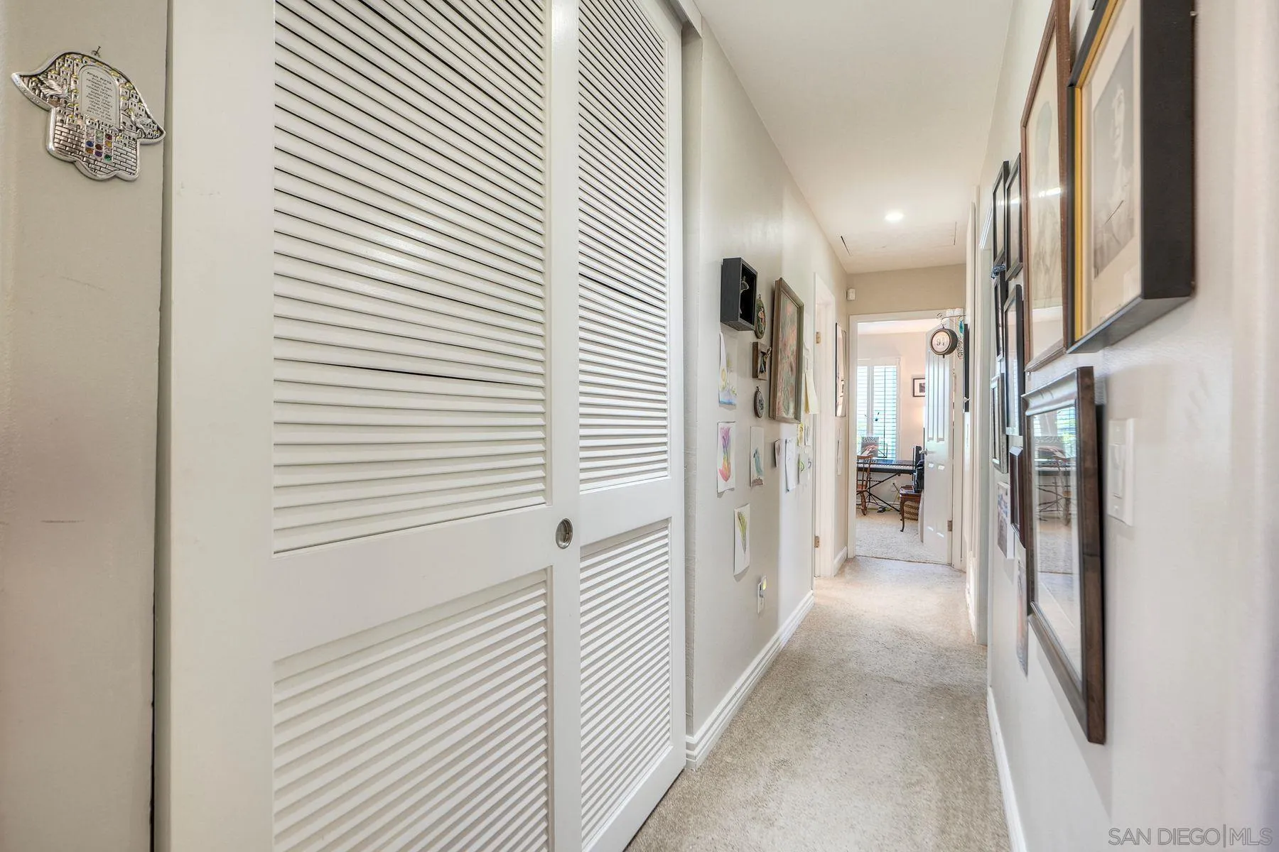 https://cdn.realtyfeed.com/cdn/127/250038143/35c9f4cf83eadb6329a2815a5e9353dc.webp