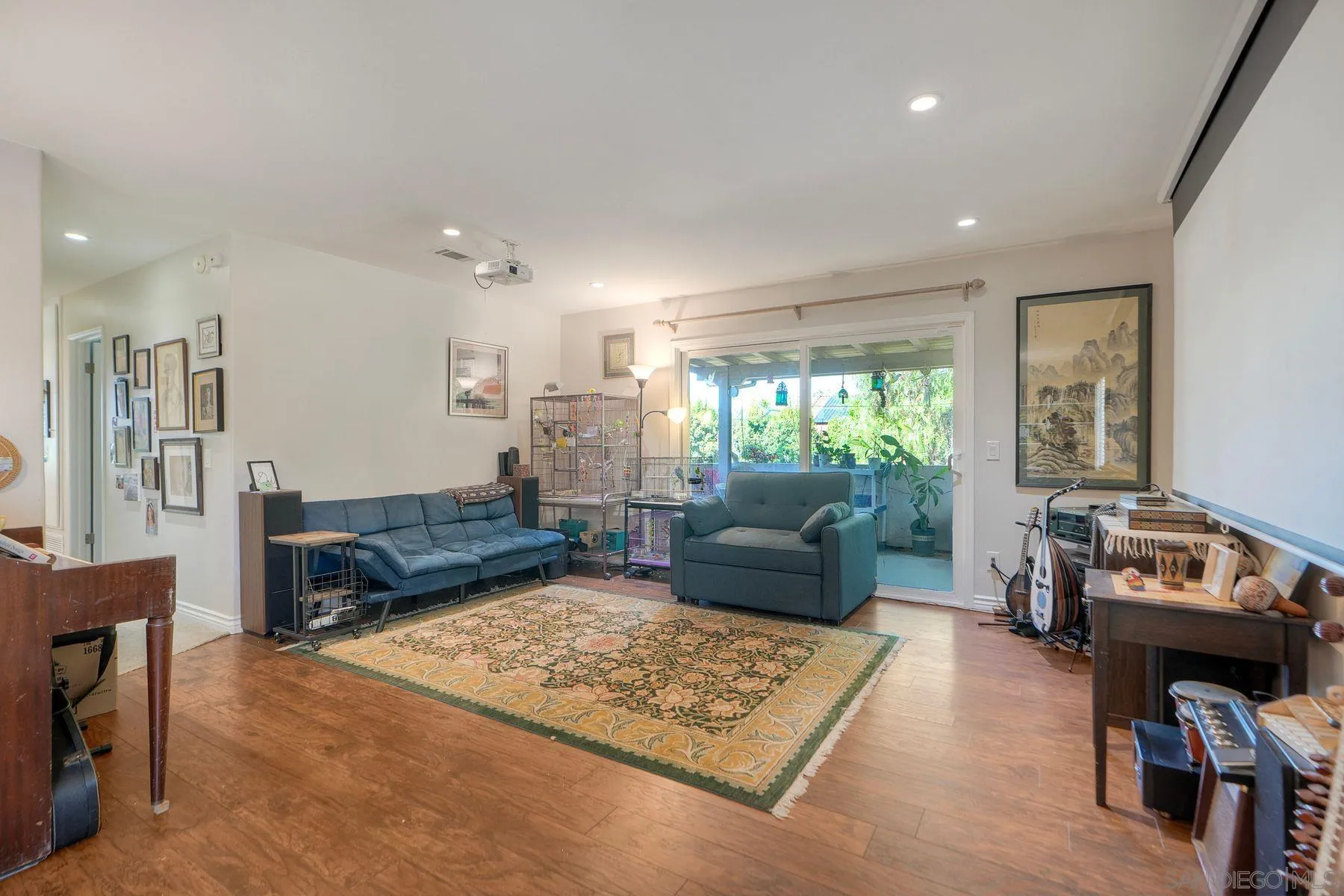 https://cdn.realtyfeed.com/cdn/127/250038143/6e35a3e585466748158abed101af5524.webp