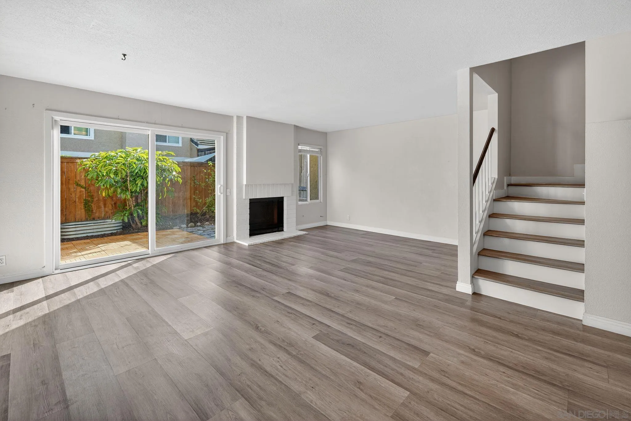 https://cdn.realtyfeed.com/cdn/127/250038145/04464bf6085f49236b4c68de9f43b643.webp