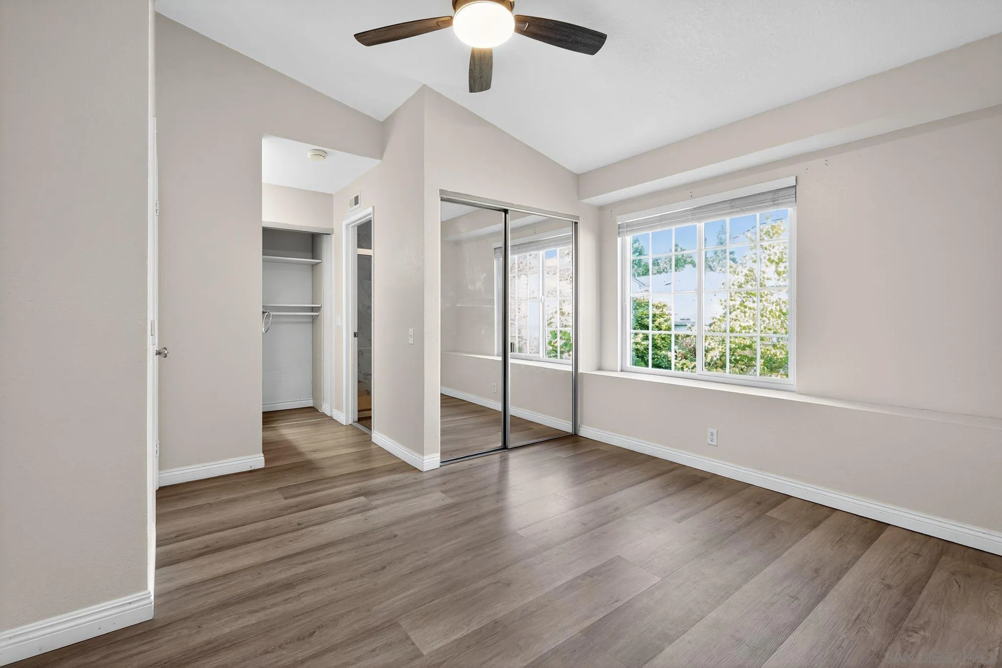 https://cdn.realtyfeed.com/cdn/127/250038145/0737f7422e40af98edafd5d0c1a9510e.webp