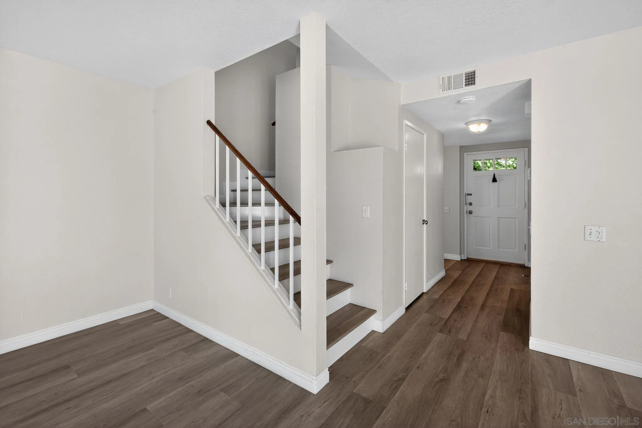 https://cdn.realtyfeed.com/cdn/127/250038145/9540fe6bbafd0030e44758302132e981.webp