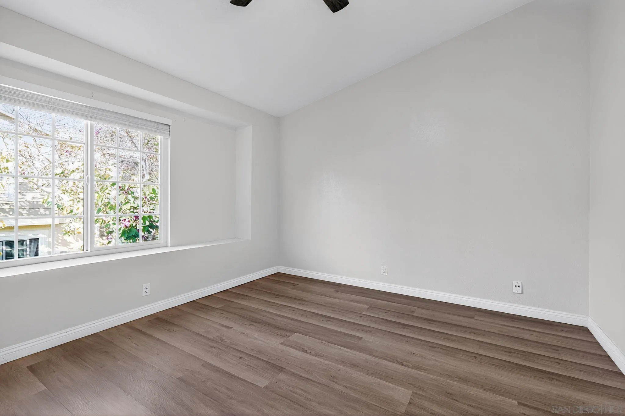 https://cdn.realtyfeed.com/cdn/127/250038145/a2c9bb254ad2db19ae0a1f098bb4ff2c.webp