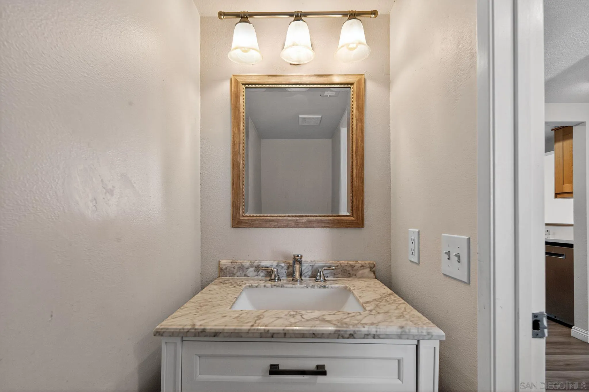 https://cdn.realtyfeed.com/cdn/127/250038145/e13fb5ea1cabe9e60d24b3b645fb6670.webp