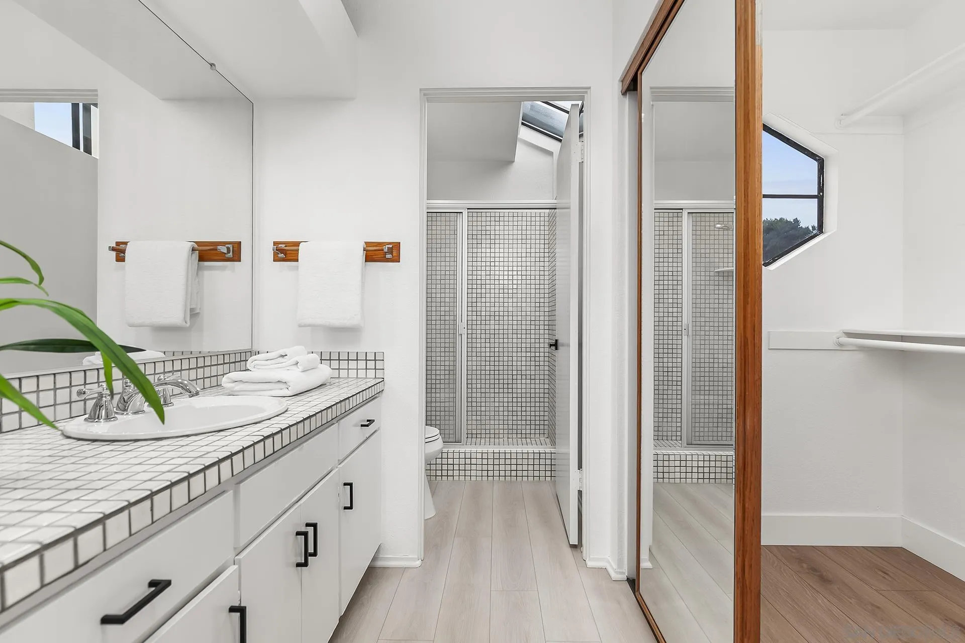 https://cdn.realtyfeed.com/cdn/127/250038146/ff9b38c31487f32440a48bb49cb99f5d.webp