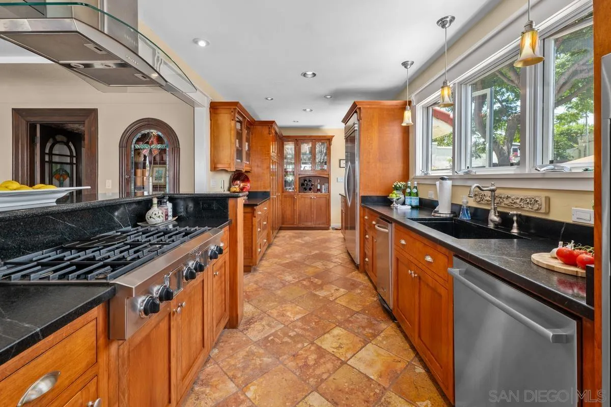 https://cdn.realtyfeed.com/cdn/127/250038149/783367643dae5043a791eea3568a9a52.webp