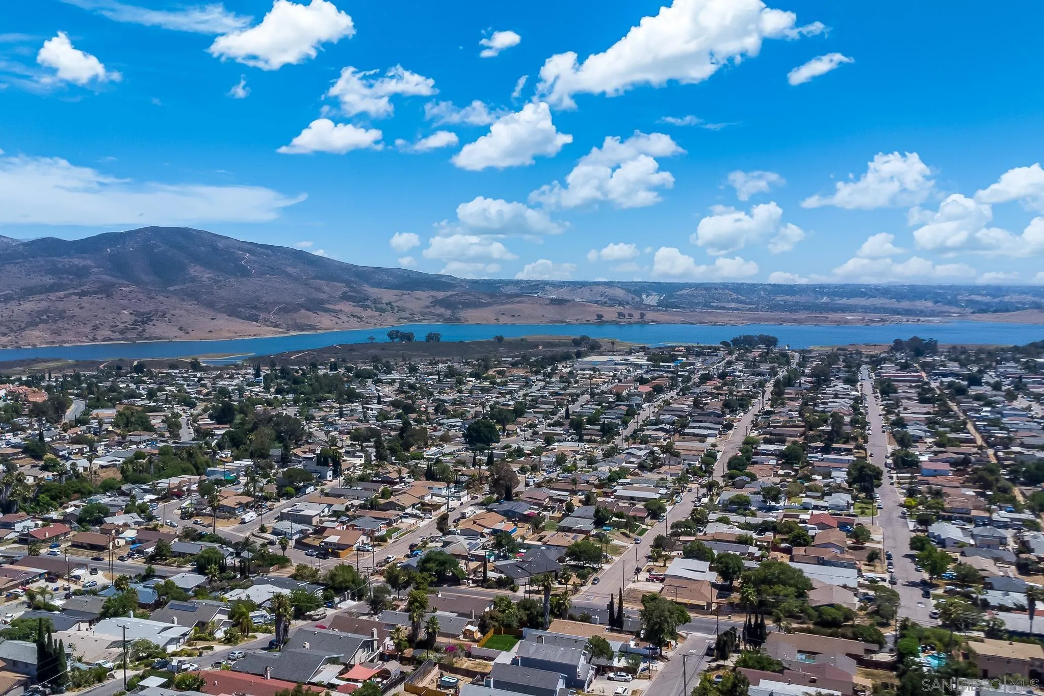 https://cdn.realtyfeed.com/cdn/127/250038152/843978e9cdded27595d0823f93b7ec95.webp