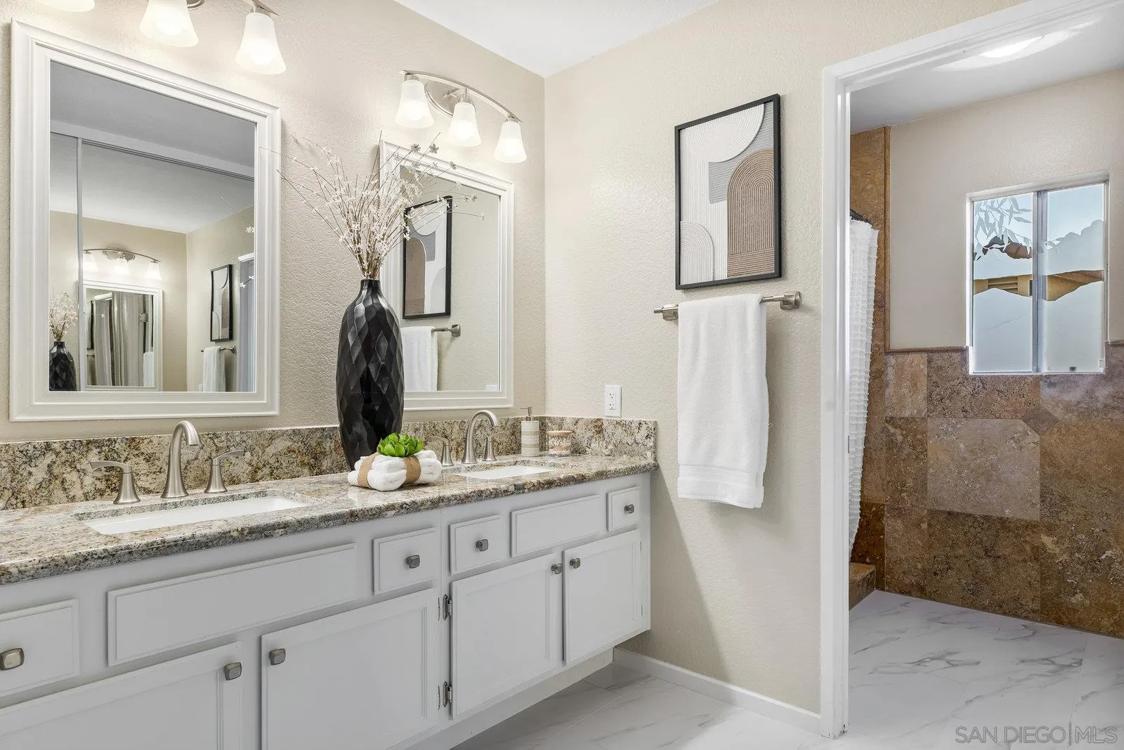 https://cdn.realtyfeed.com/cdn/127/250038155/c27d8dd2f9b3029b1ae9ff4a23e6e857.webp