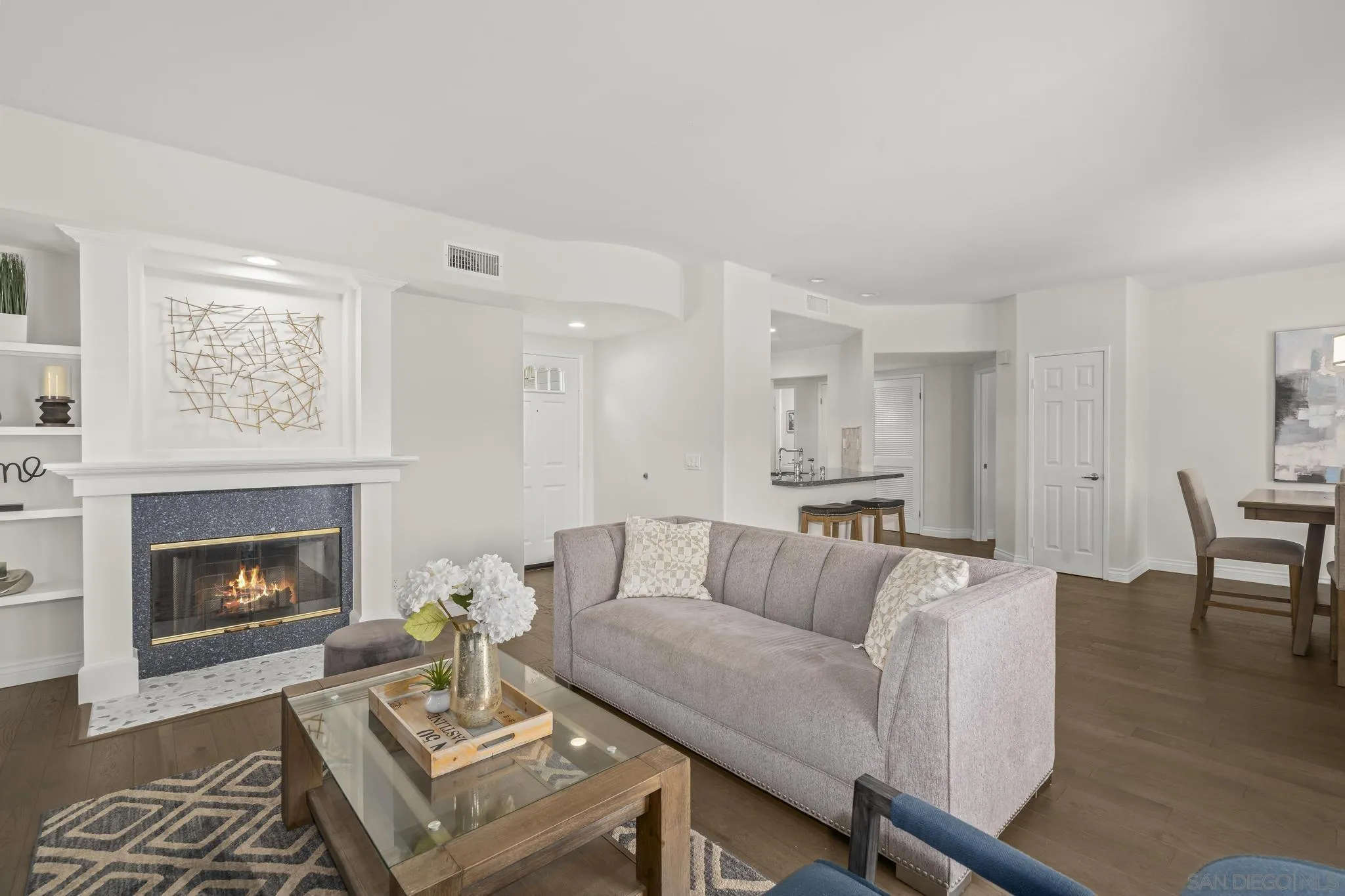 Photo #2: 250038156 Listing 