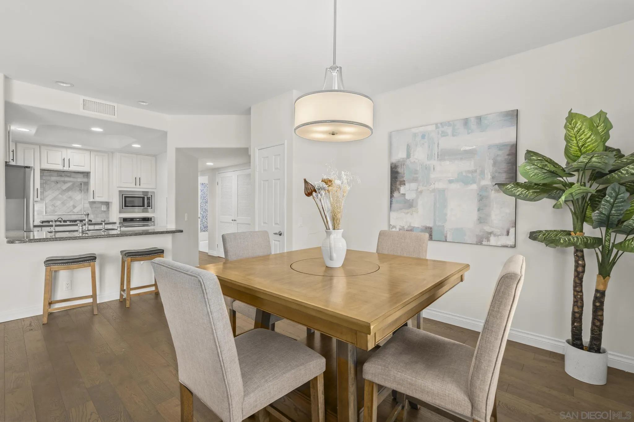 Photo #5: 250038156 Listing 