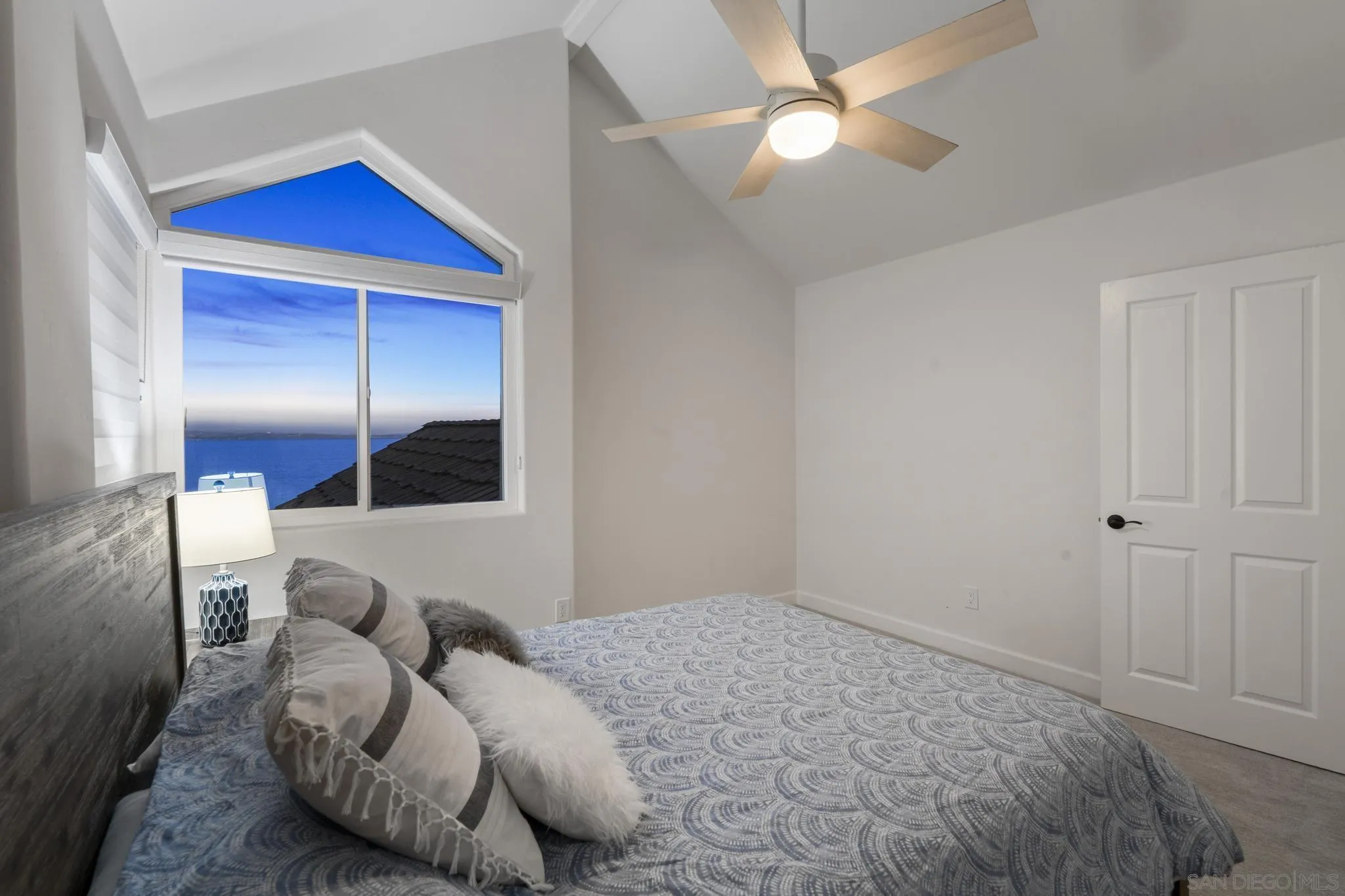 https://cdn.realtyfeed.com/cdn/127/250038158/df592d917f2f9ce354d7e805bef57172.webp