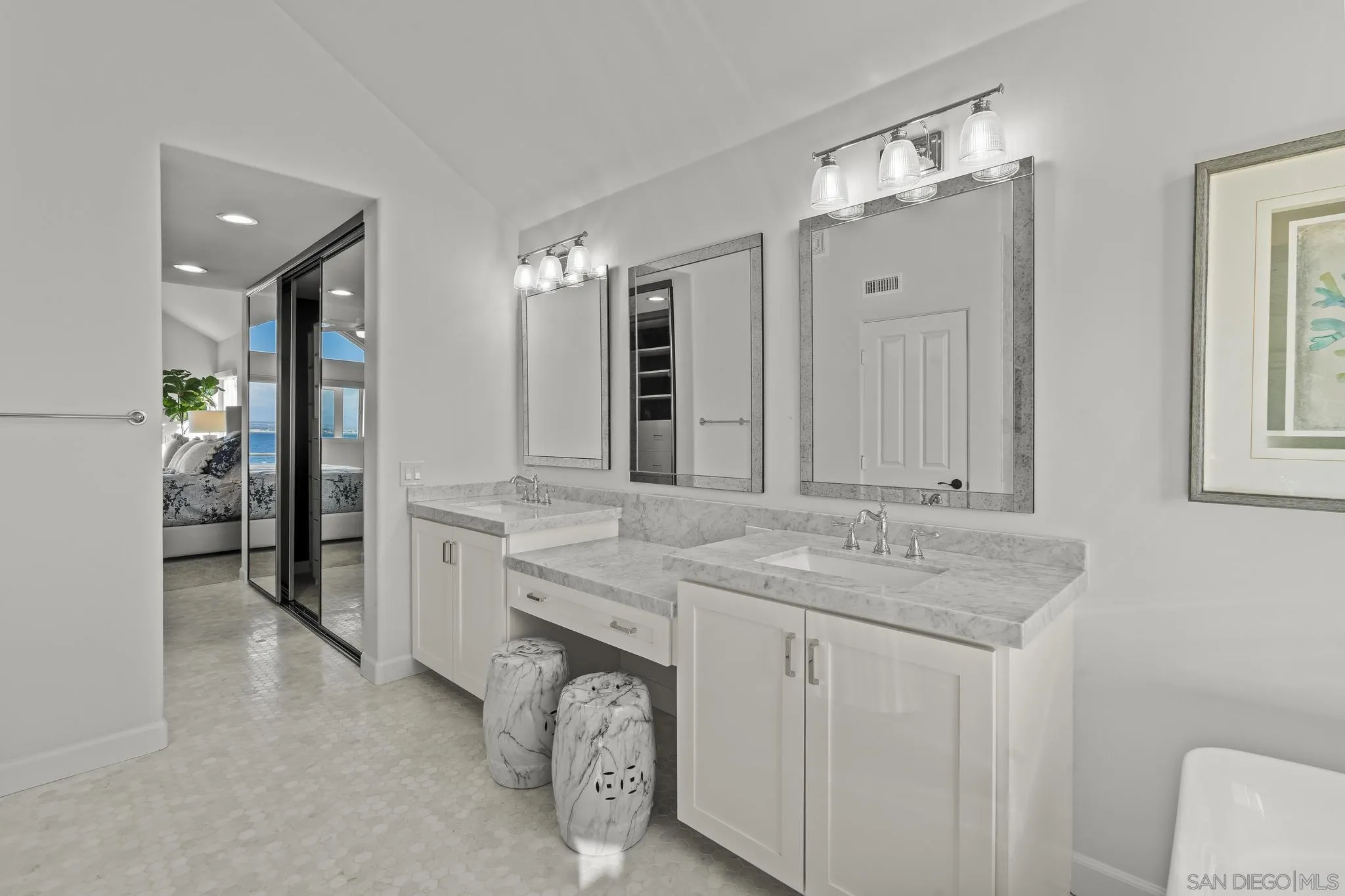 https://cdn.realtyfeed.com/cdn/127/250038158/ef635dbde974a4263a0674bd5fd27c64.webp