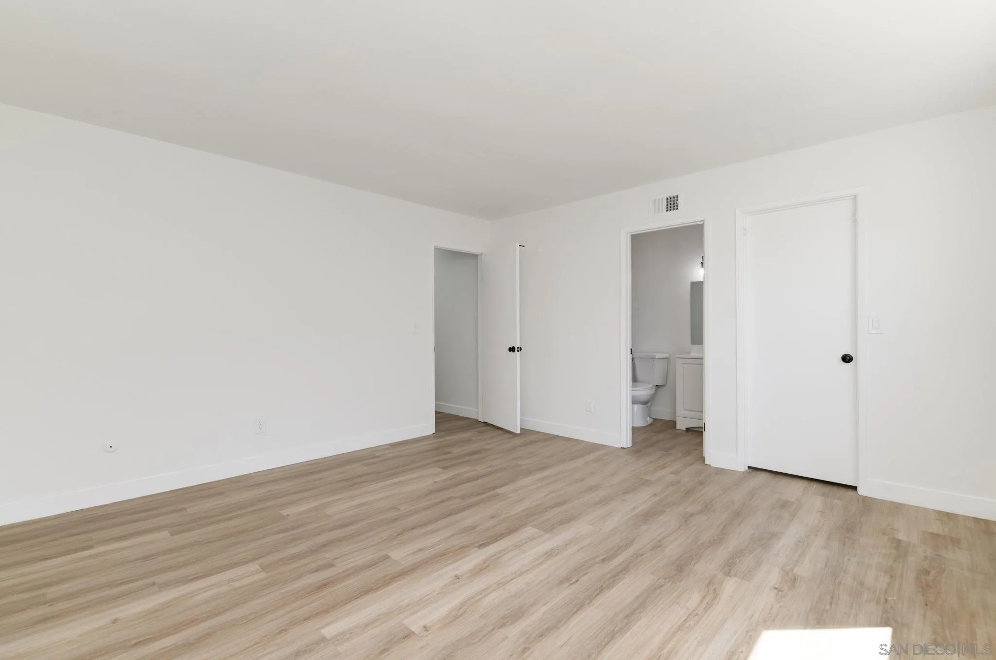 https://cdn.realtyfeed.com/cdn/127/250038161/074b6c28d0ddecf75679e051d49d6fe5.webp