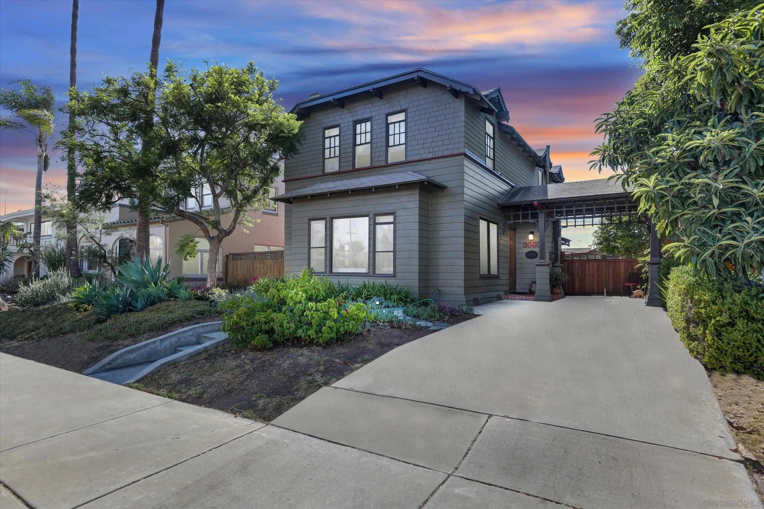 https://cdn.realtyfeed.com/cdn/127/250038163/b93c9b2fd3cb783f021037cf94b6739e.webp