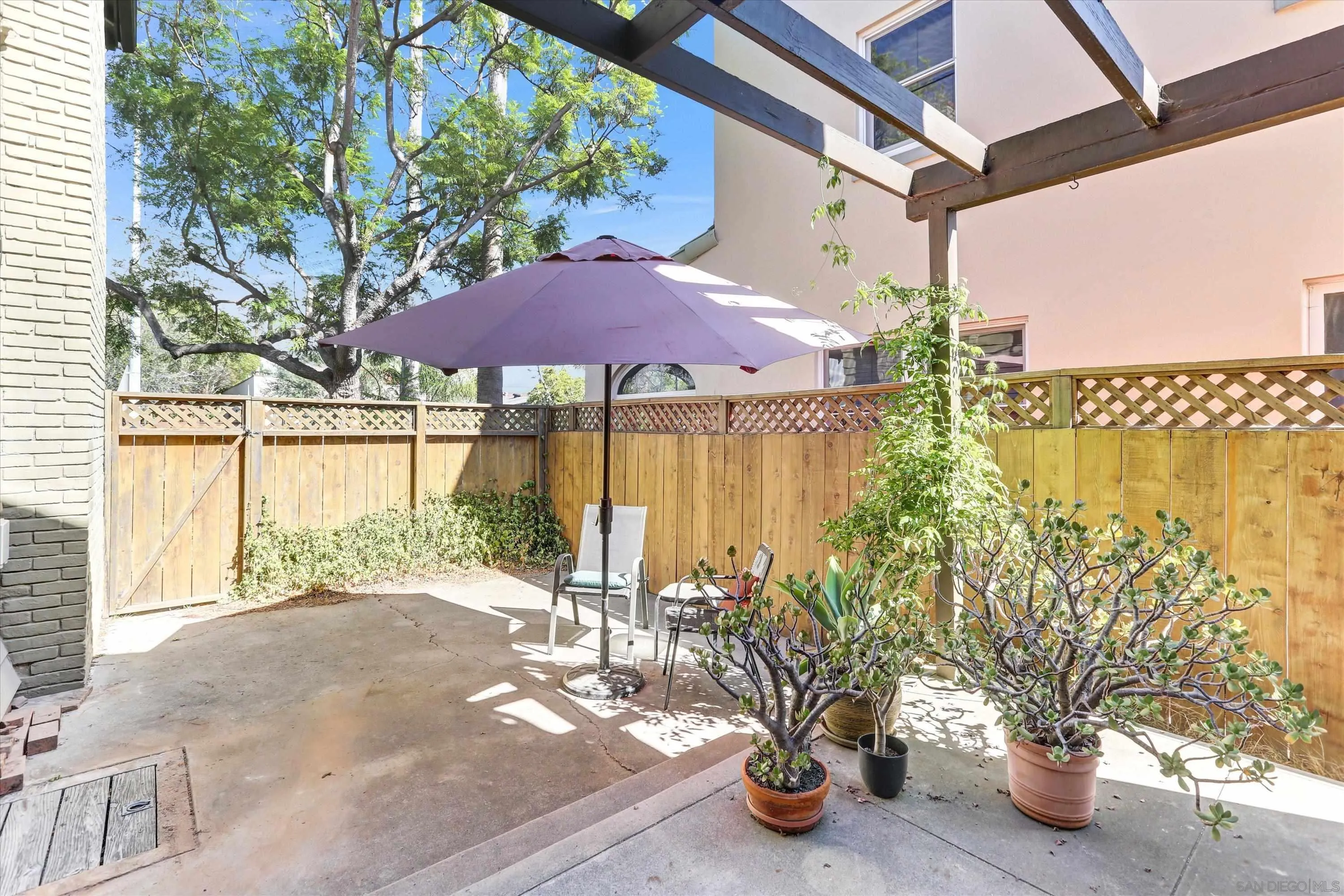 https://cdn.realtyfeed.com/cdn/127/250038163/ce12615d494036acb2803539f71c41df.webp