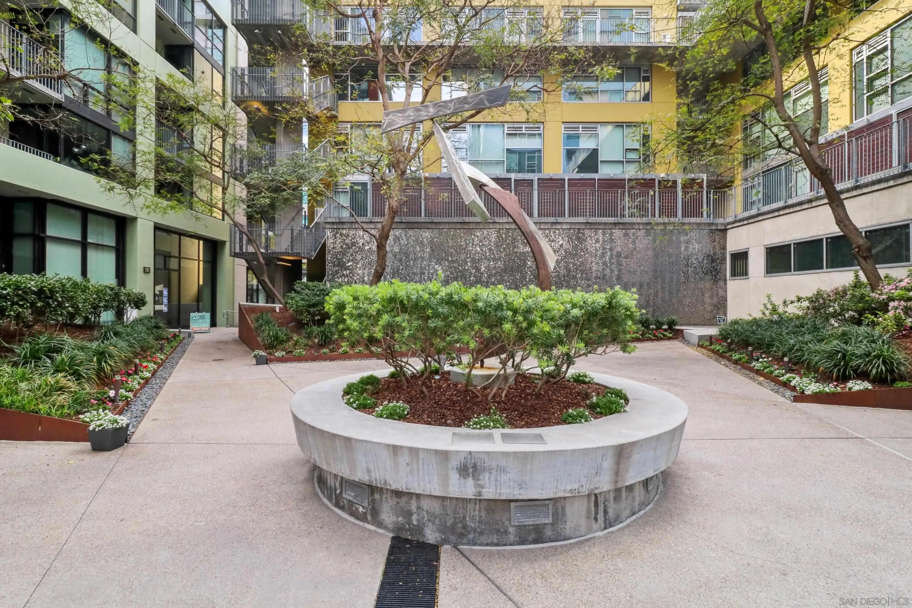 https://cdn.realtyfeed.com/cdn/127/250038165/a8d66c62abd8b6253dc15b9d7bcfa335.webp