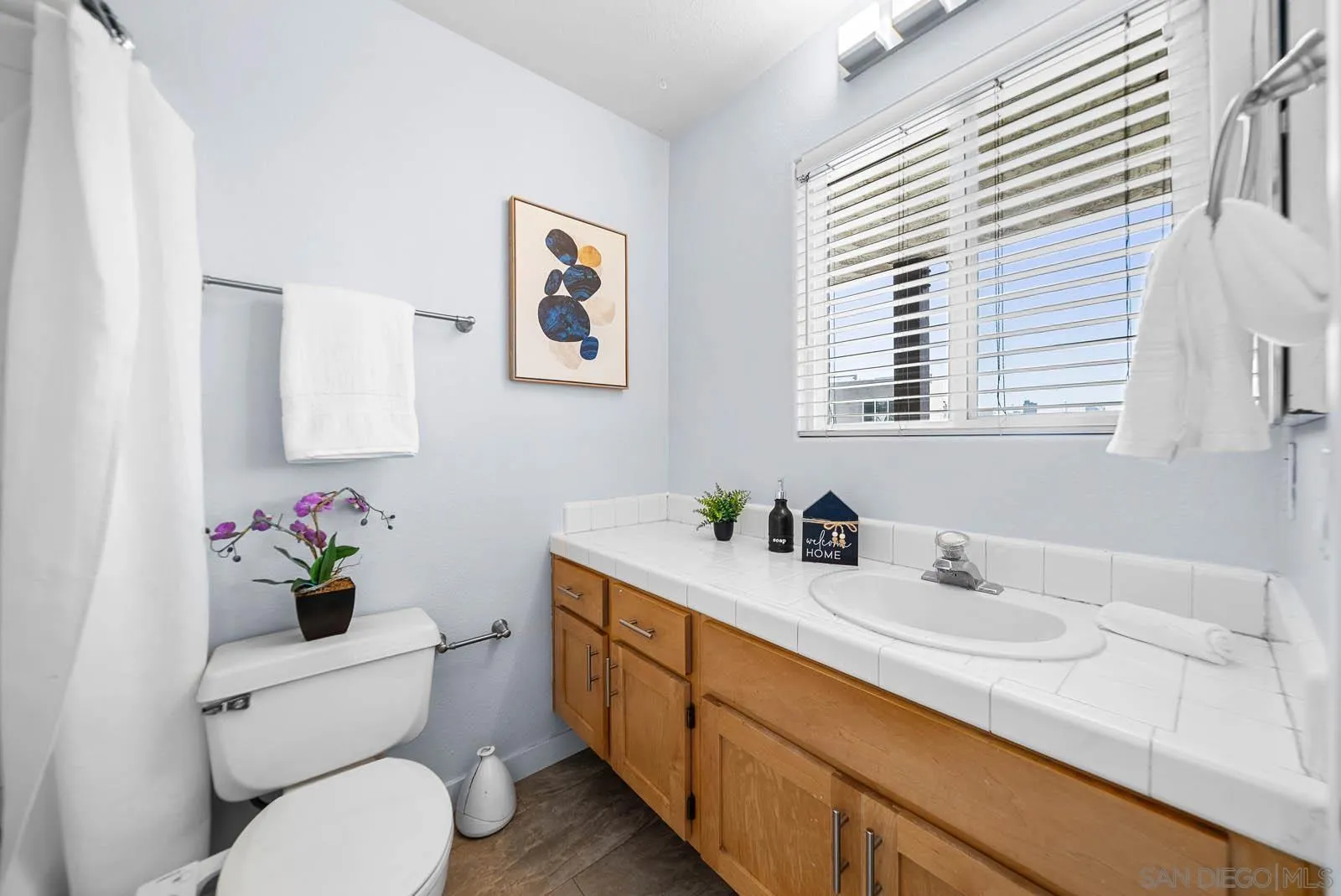 https://cdn.realtyfeed.com/cdn/127/250038171/2da5ca345462b370e336910306ac27b9.webp