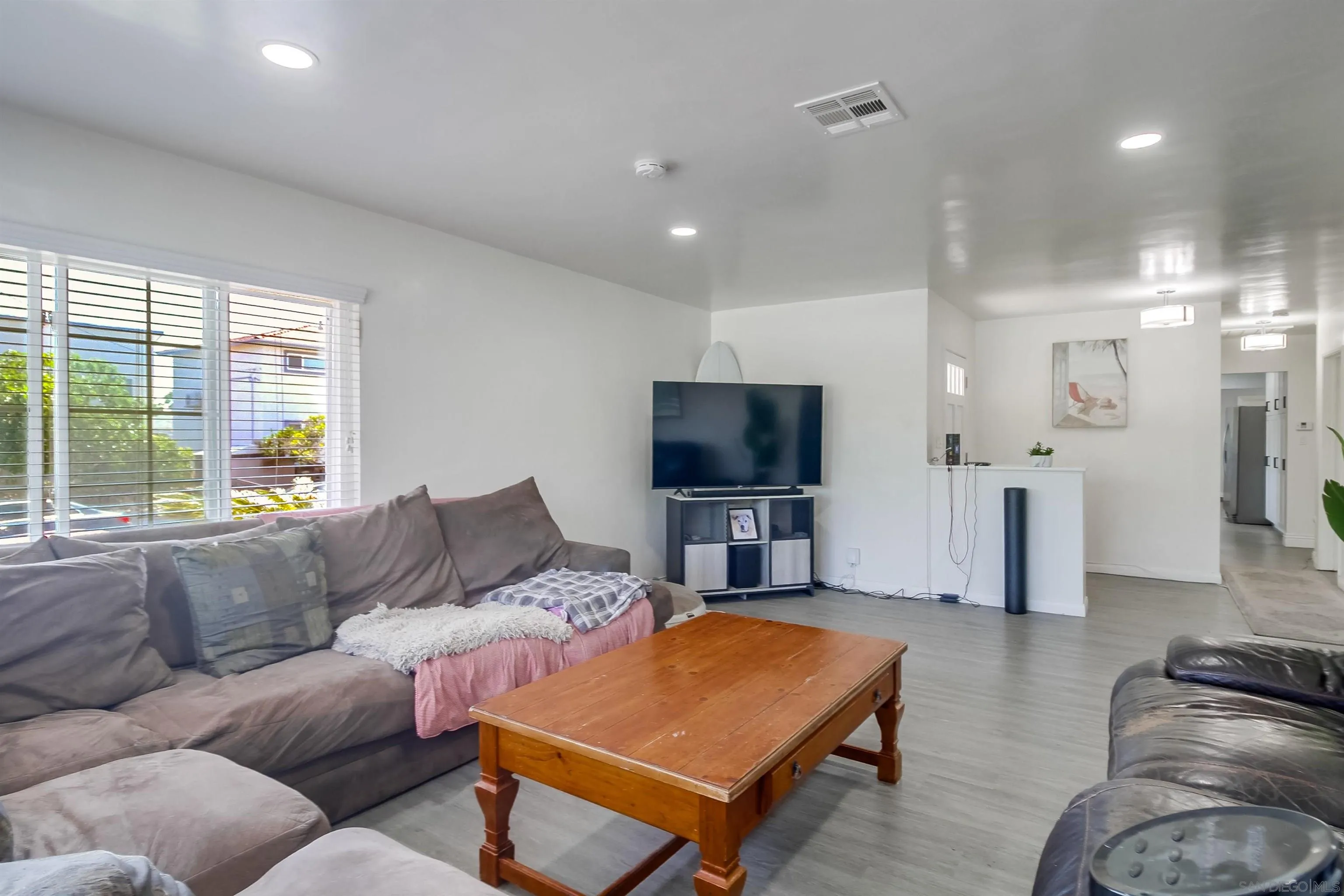 https://cdn.realtyfeed.com/cdn/127/250038172/16c393674e80aacdc05412c63aac38d4.webp